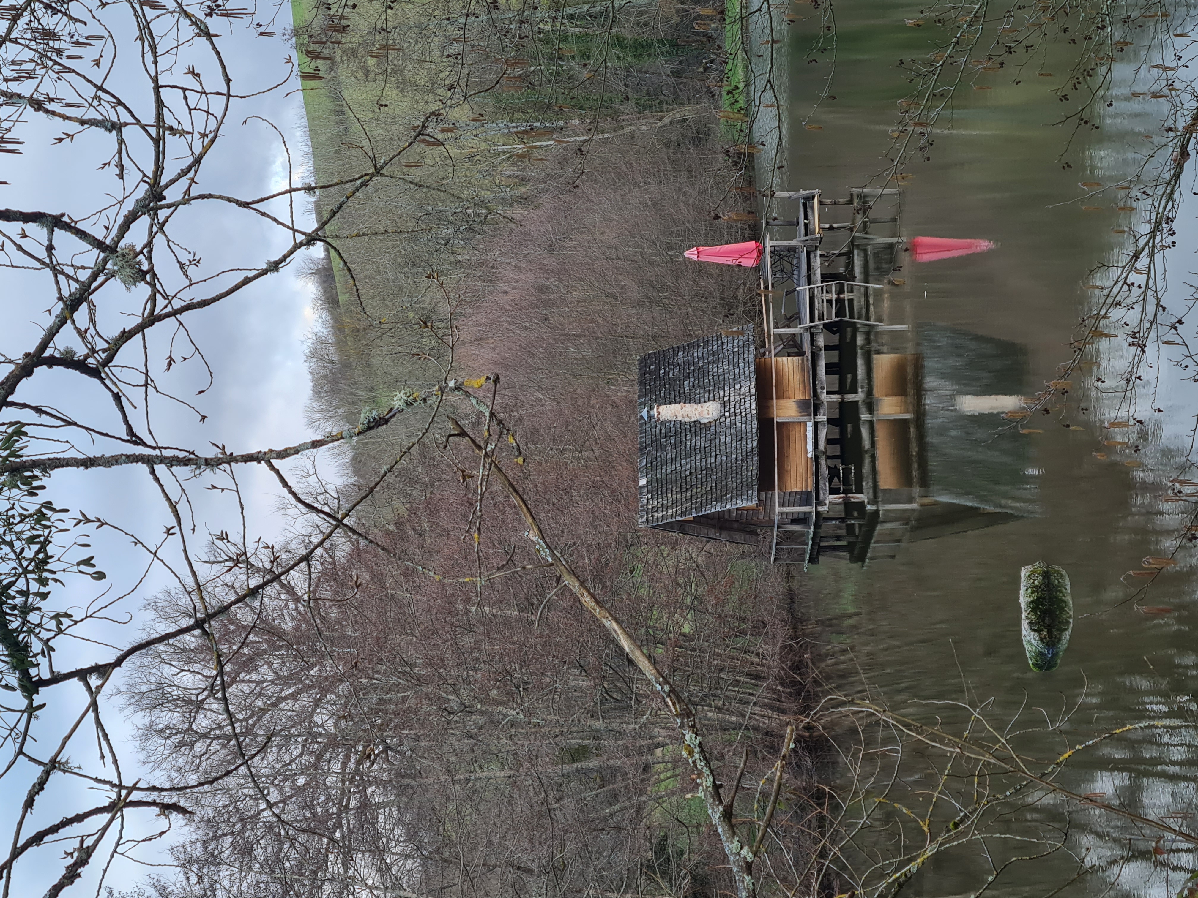 Cabane du Bout du Monde : une évasion sur l'eau en Bourgogne à Saint-Didier-Sur-Arroux — salle de bain