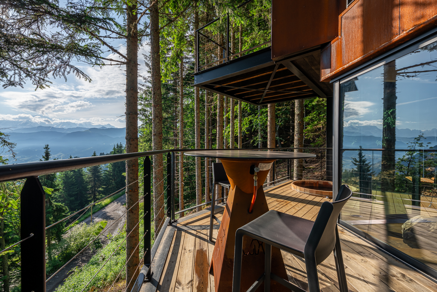 Cabane sur pilotis à la Belle Étoile avec spa privatif à Saint Nicolas La Chapelle — détail architectural