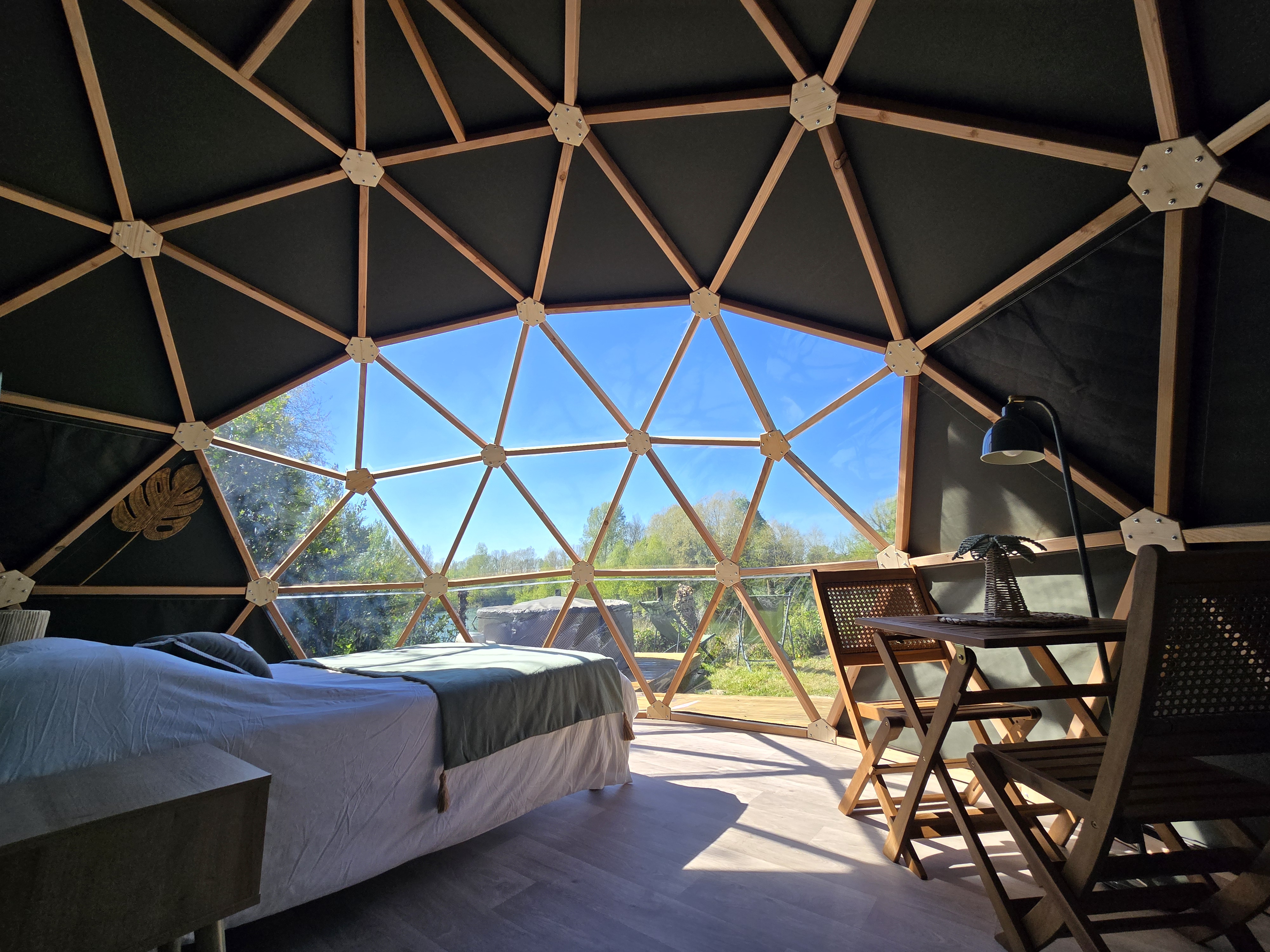Dôme spa Cassiopée — Nuit insolite avec spa à Landes à Labenne — vue intérieure