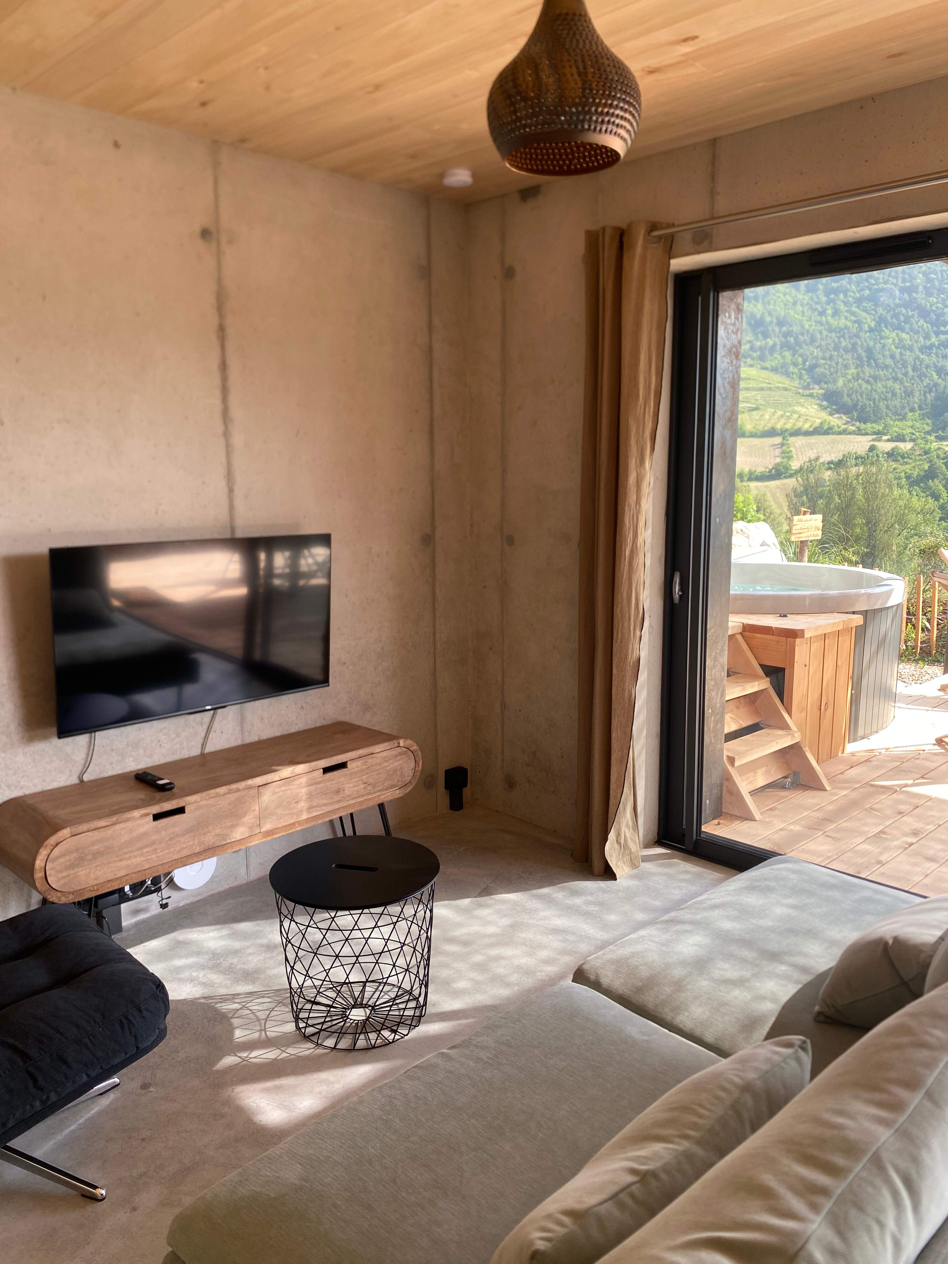 L'échappée des causses — Maison troglodyte avec spa à La Jonte (Aveyron) à Meyrueis — salle de bain