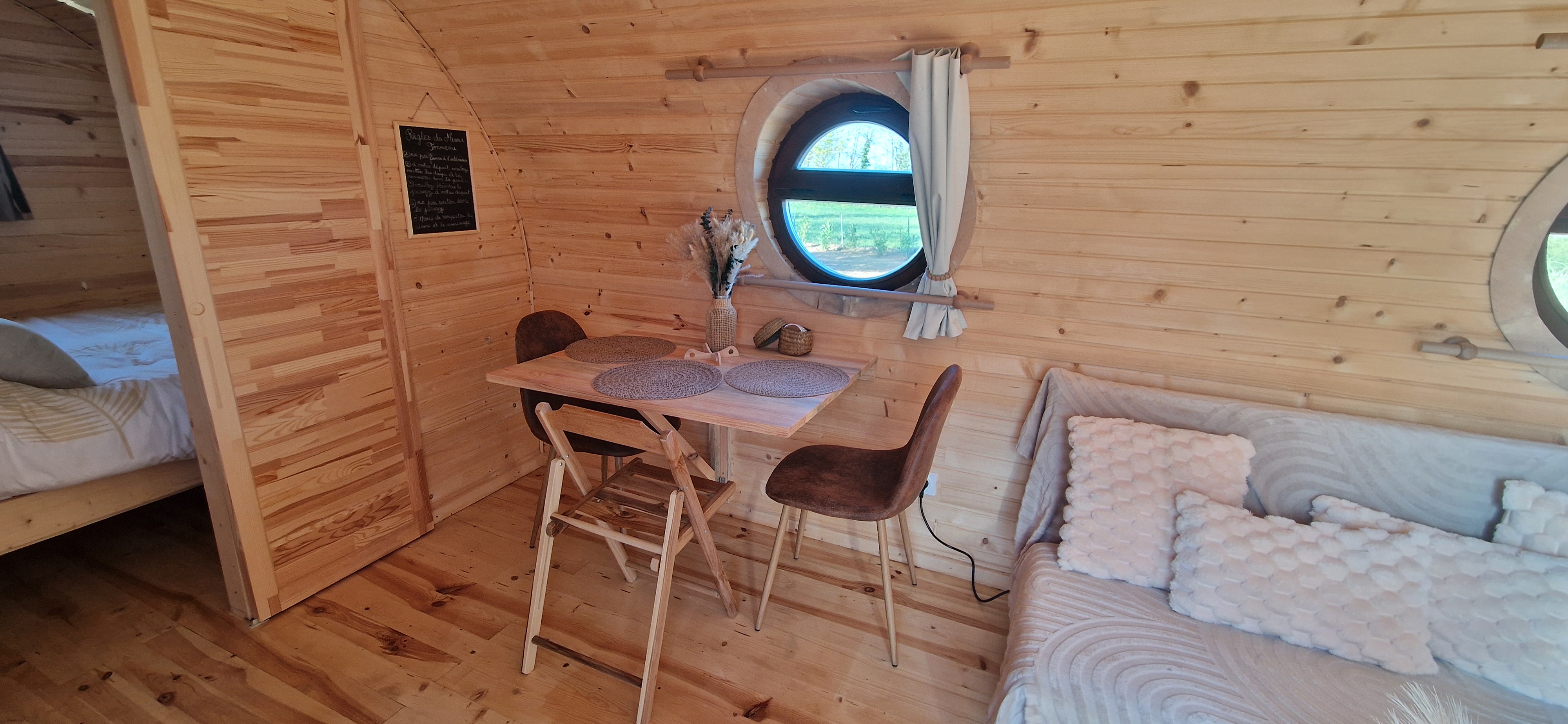 Le Mama Tonneau — Tonneau avec spa à Vieux-Château (Côte-d'Or) à Vieux-Château — détail architectural