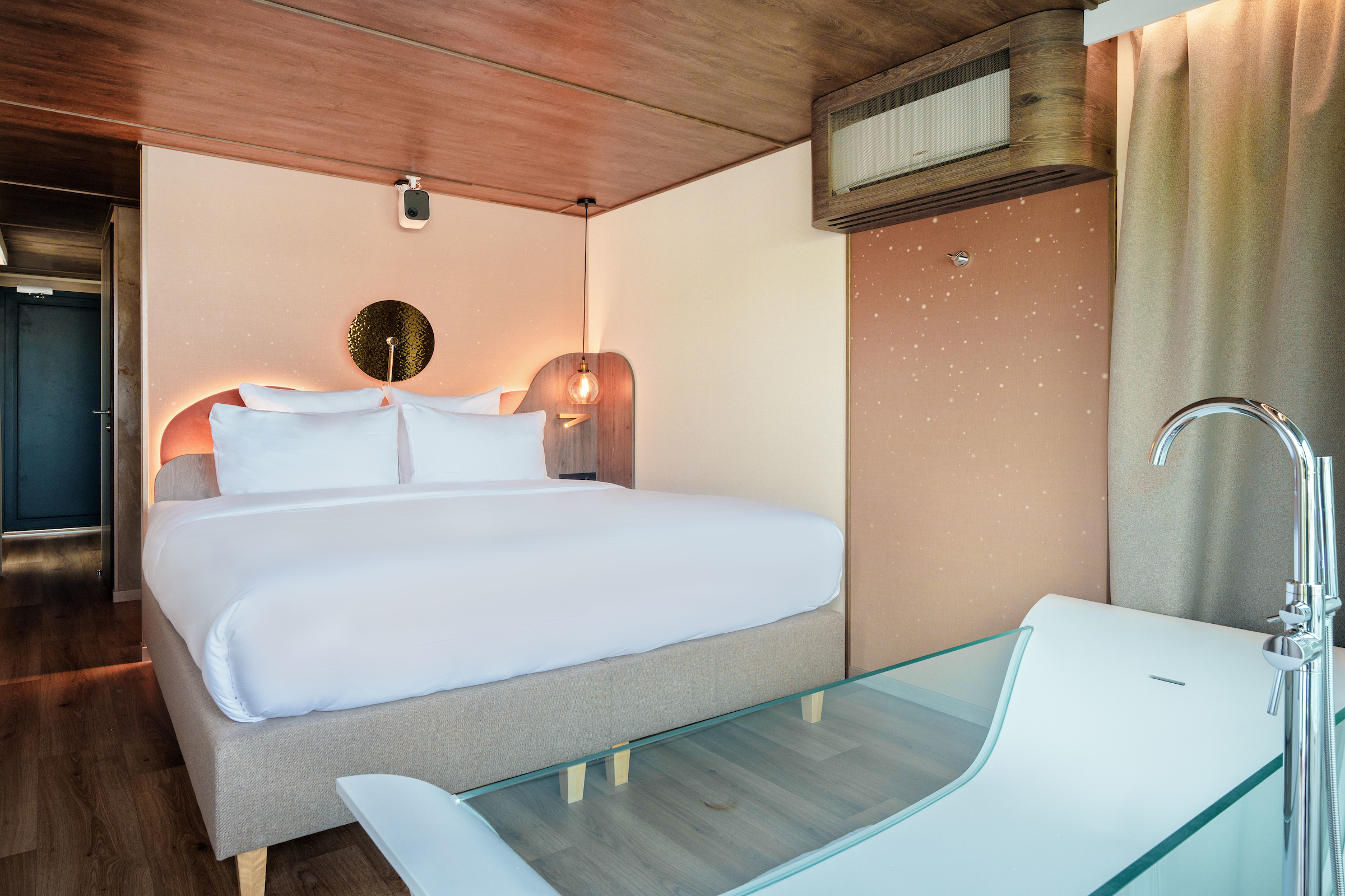 Suite flottante Supérieure — Maison insolite avec rooftop à Saint Fargeau (Seine-et-Marne) à Saint-Fargeau-Ponthierry — vue intérieure