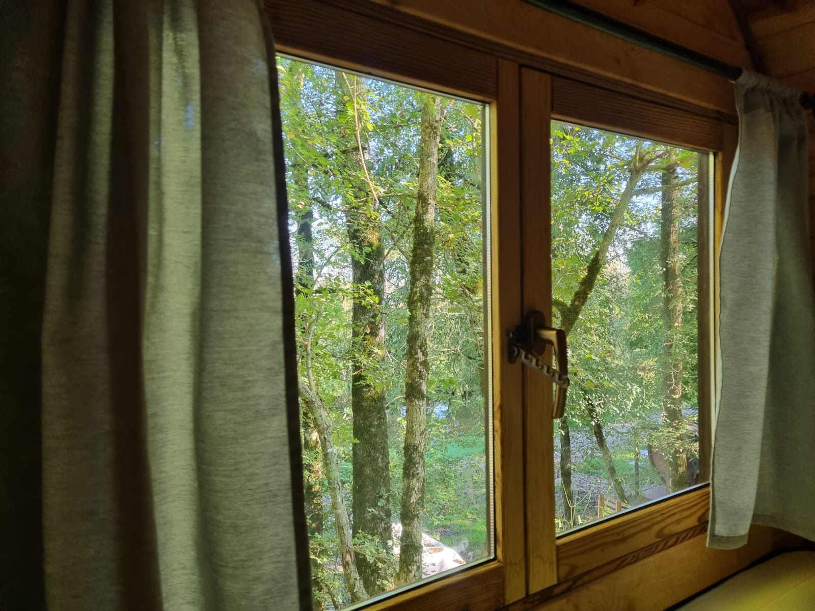 La cabane Bohème — Cabane avec spa à Indre à Châteauroux — détail architectural