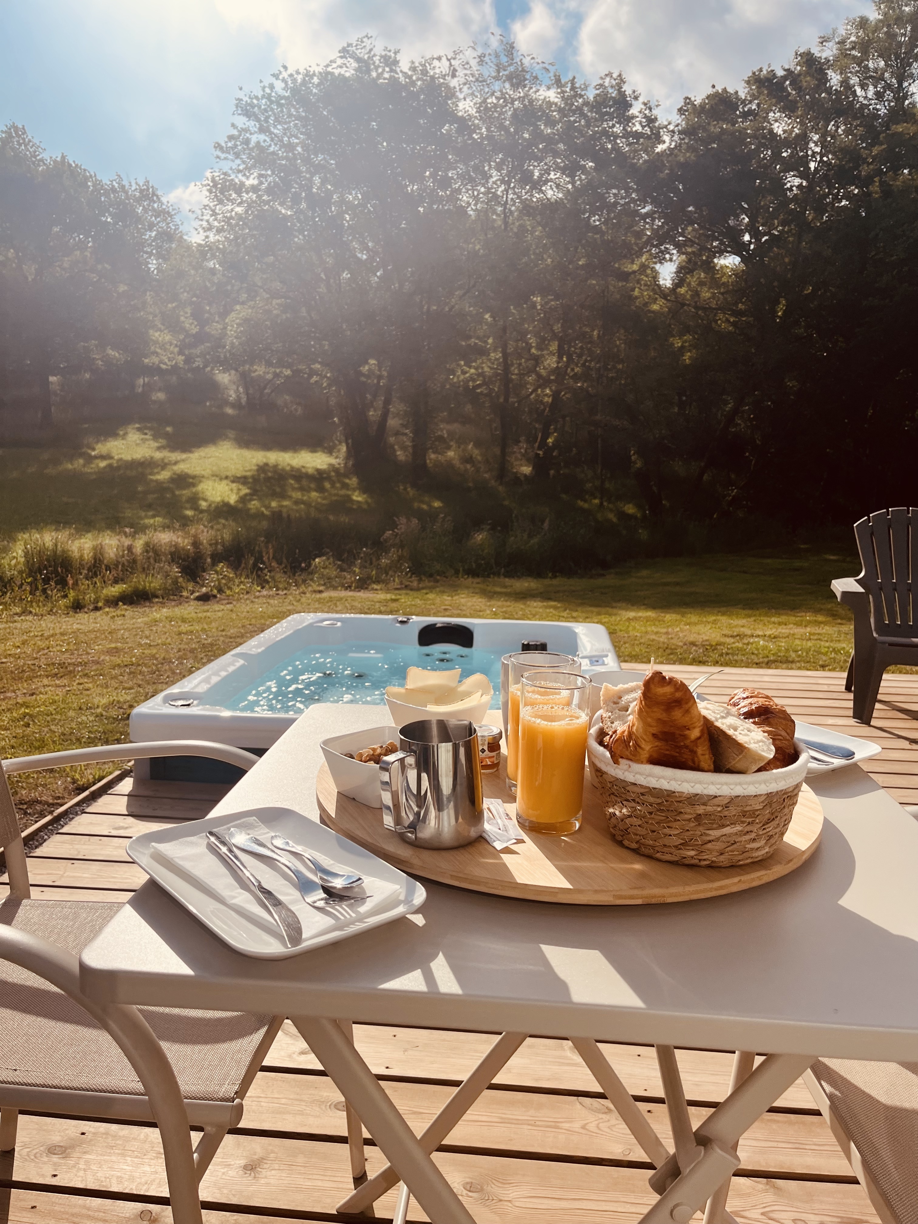 Nid'Amou 3 & Spa — Hébergement romantique avec jacuzzi à Landes à Escalans — espace de vie