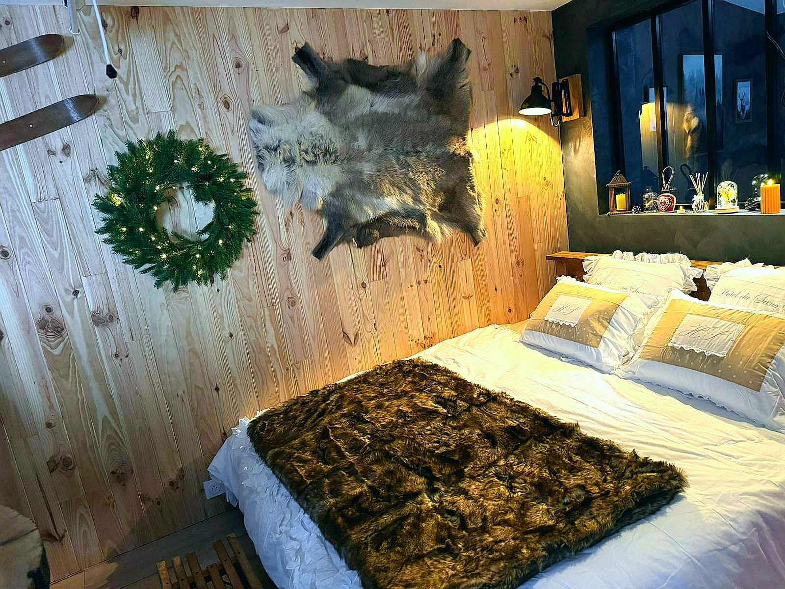Chalet Romantique Spa & Ciné Privé — Chambre à thème avec jacuzzi à Amiens