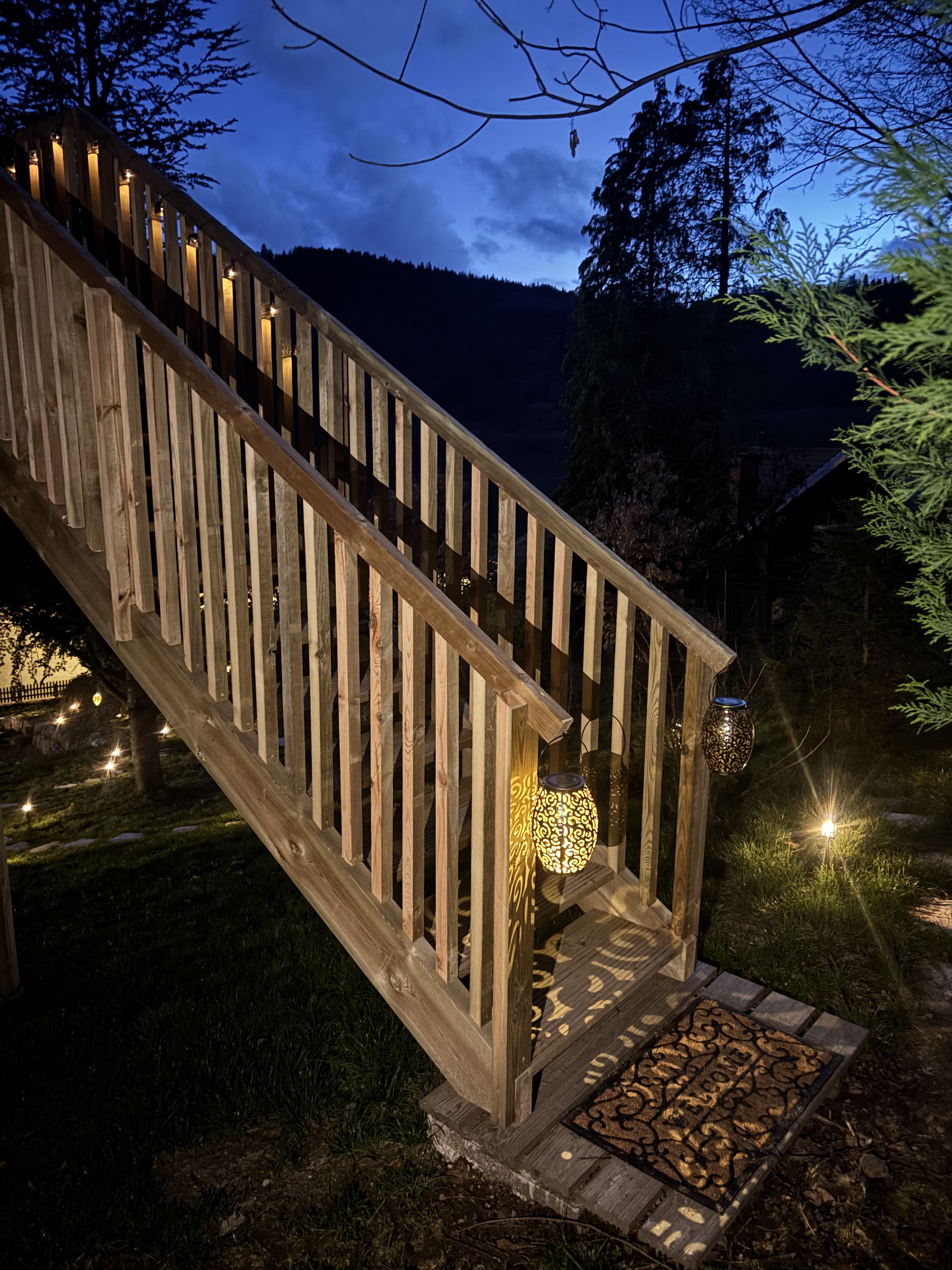 Lac'abane spa'bulleuse — Cabane sur pilotis avec spa au Puy-de-Dôme à Chambon-sur-Lac — détail architectural