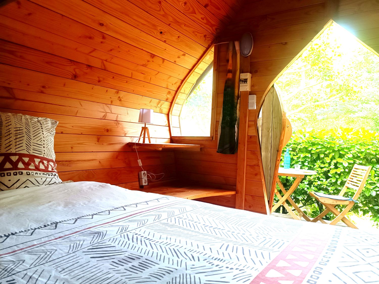 Mini cabane châtaigne Figarette : une évasion en pleine nature à Peyremale — environnement naturel