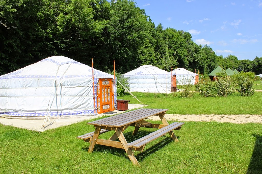 Yourte Mongole — Séjour insolite avec spa à Dienné (Vienne)