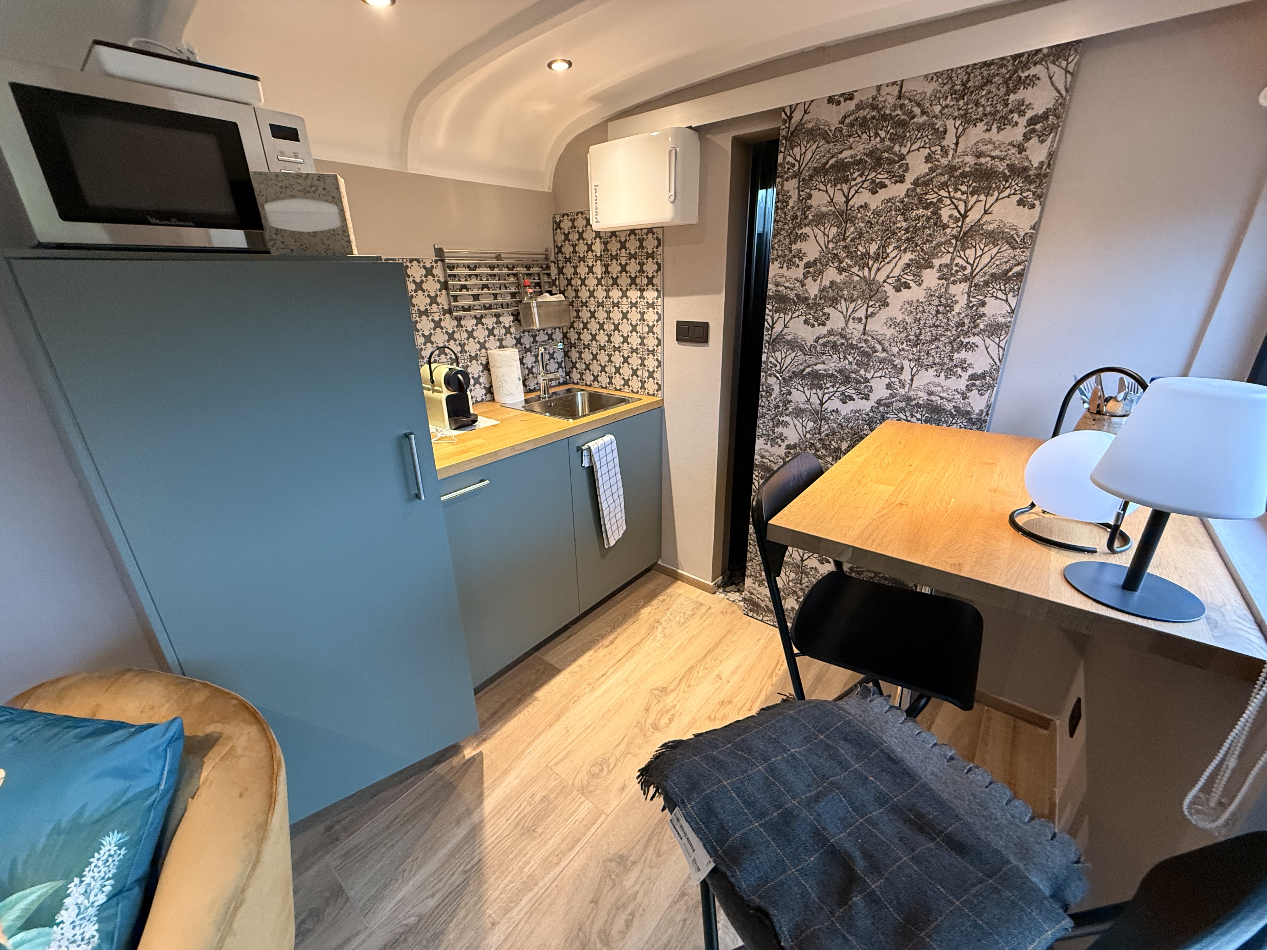 Pine Tree tiny cottage — Roulotte cosy avec spa à Frandeux (Namur) à Namur — environnement naturel