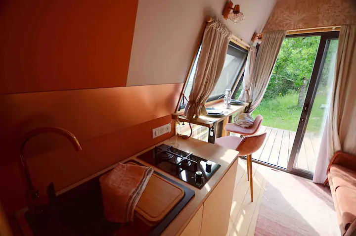 La Petite Garenne — Tiny House avec spa à Charente à Fléac — vue depuis la terrasse