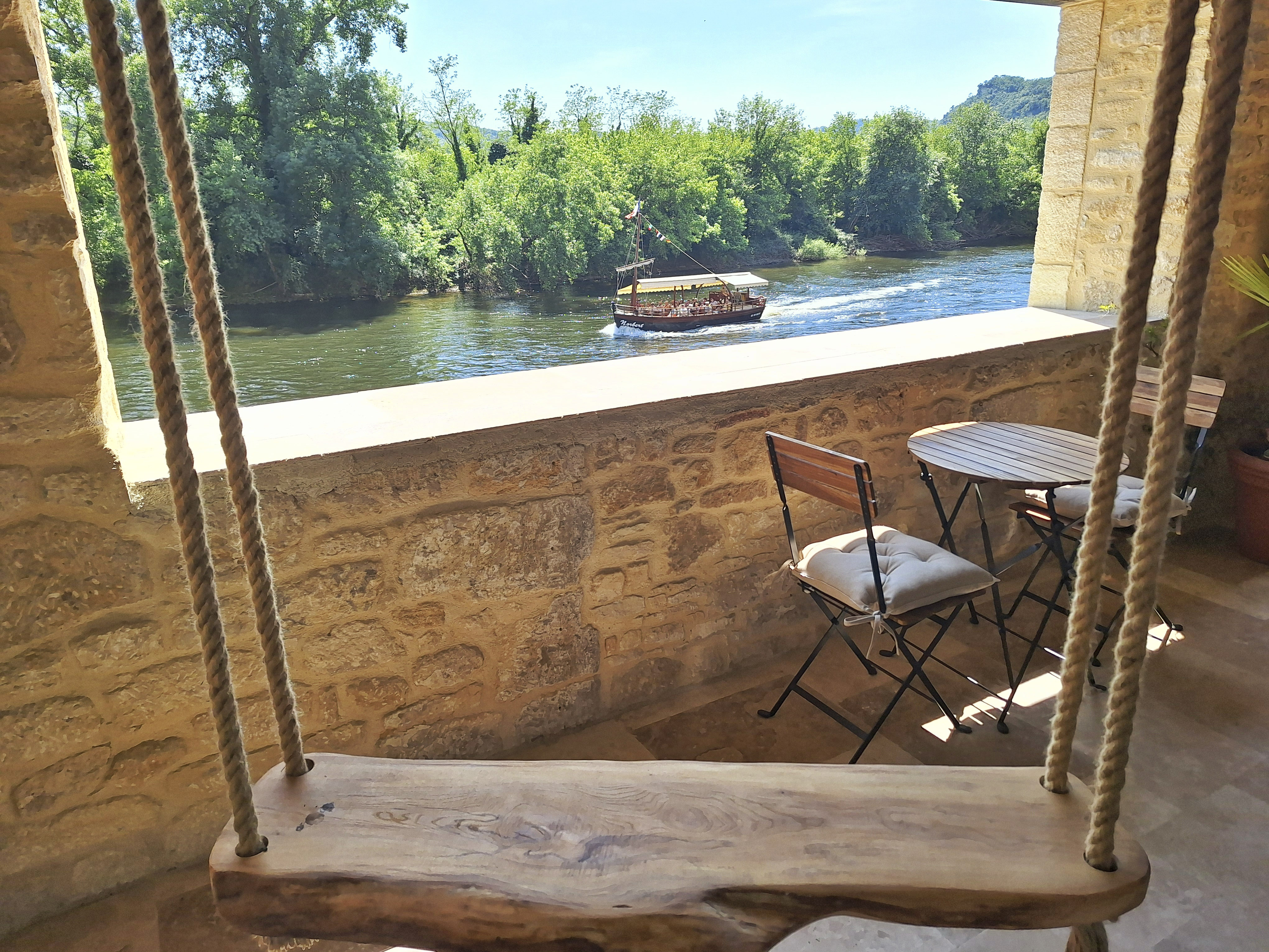 Photo 2/9 — Maison insolite « L'Instant Magique — Maison insolite avec spa à Dordogne » à Azerat Dordogne