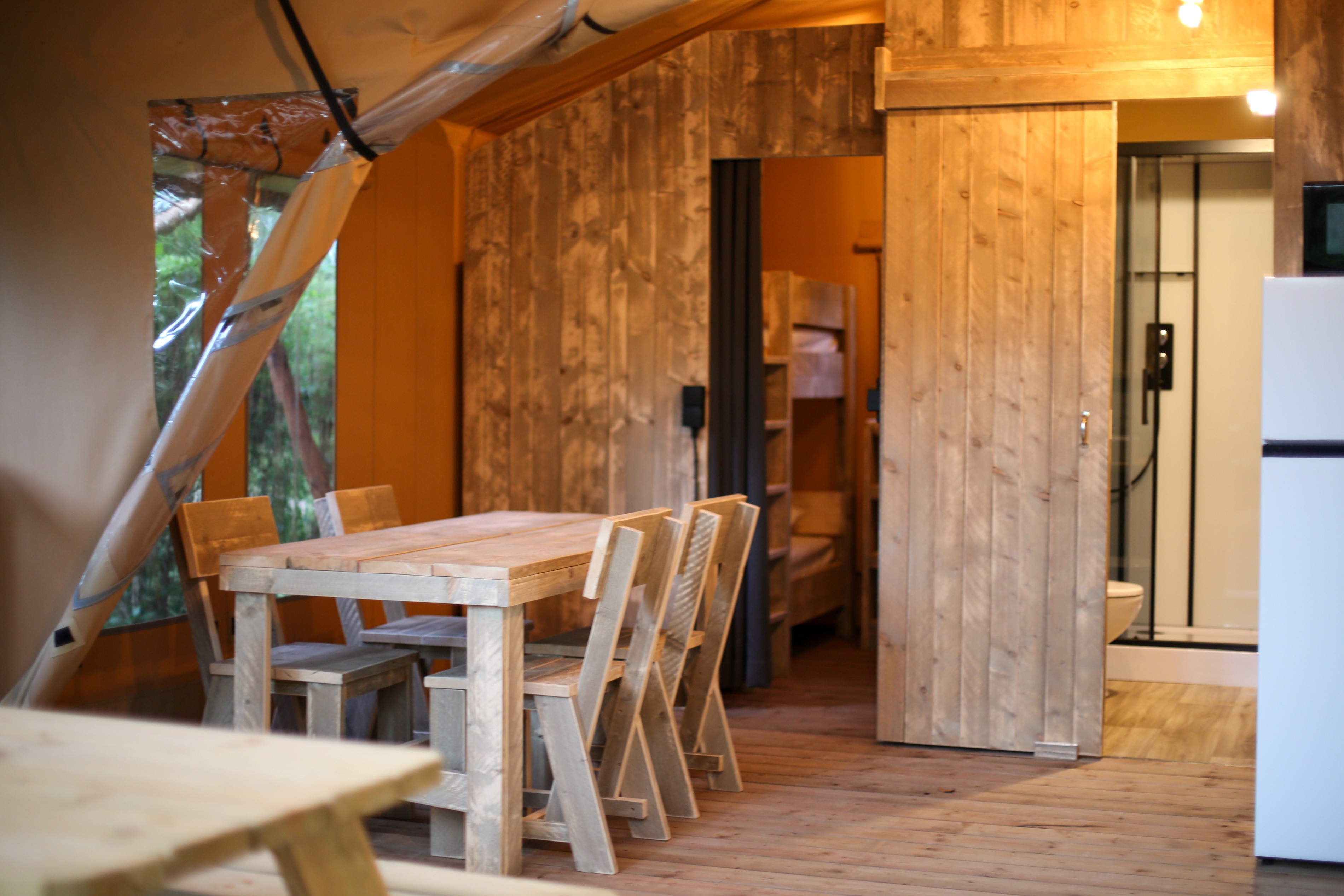 Lodge Safari 4 personnes — Séjour avec spa à Vaucluse à Fontaine-de-Vaucluse — chambre