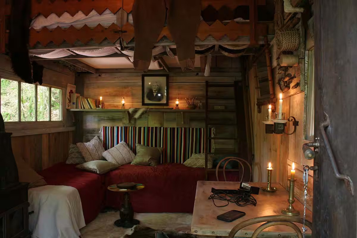 La Cabane de Trappeur — Séjour rustique et chaleureux en Drôme à Valence — vue intérieure