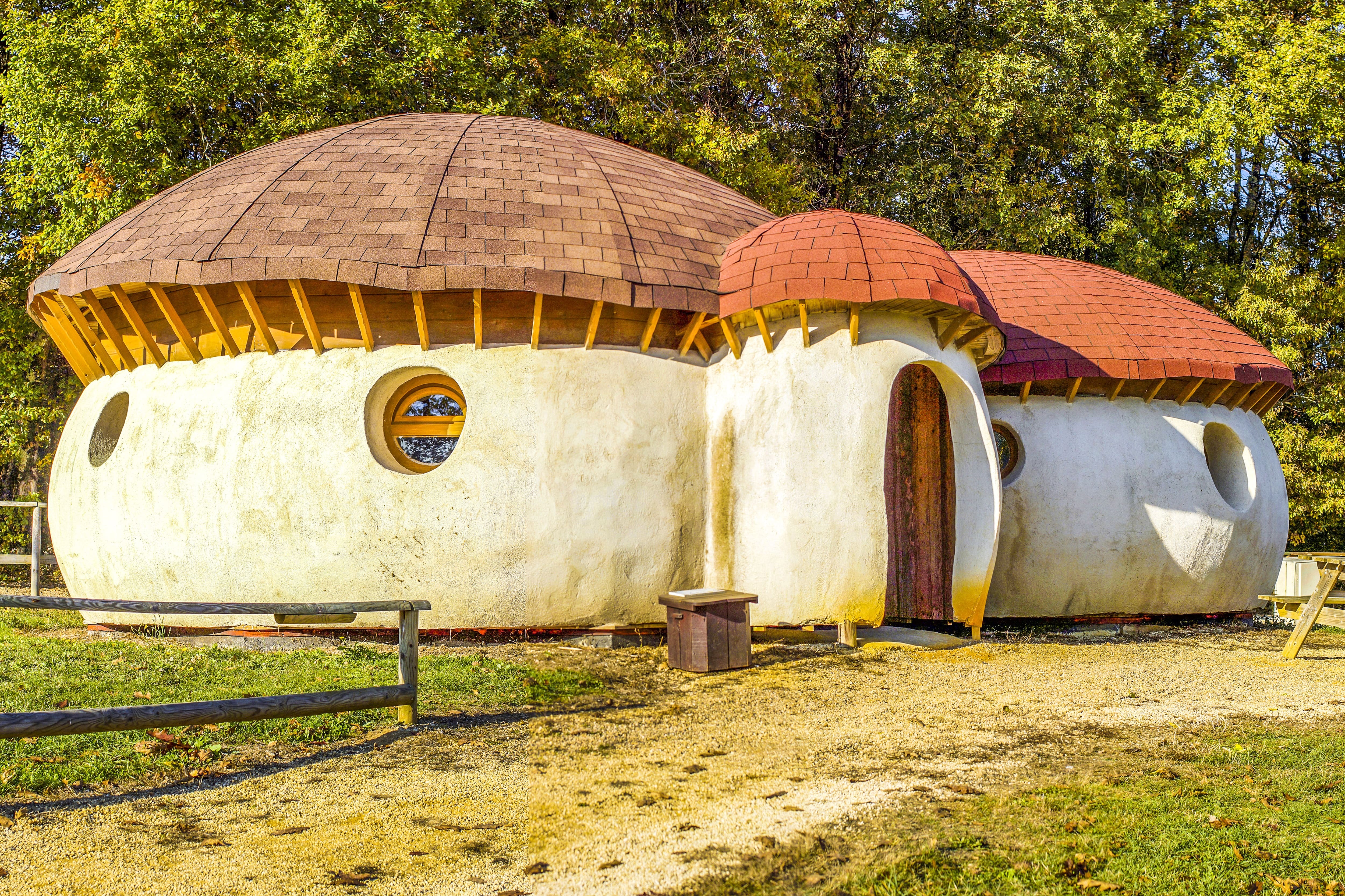 Maison Champignon — Hébergement insolite avec spa à Dienné (Vienne)