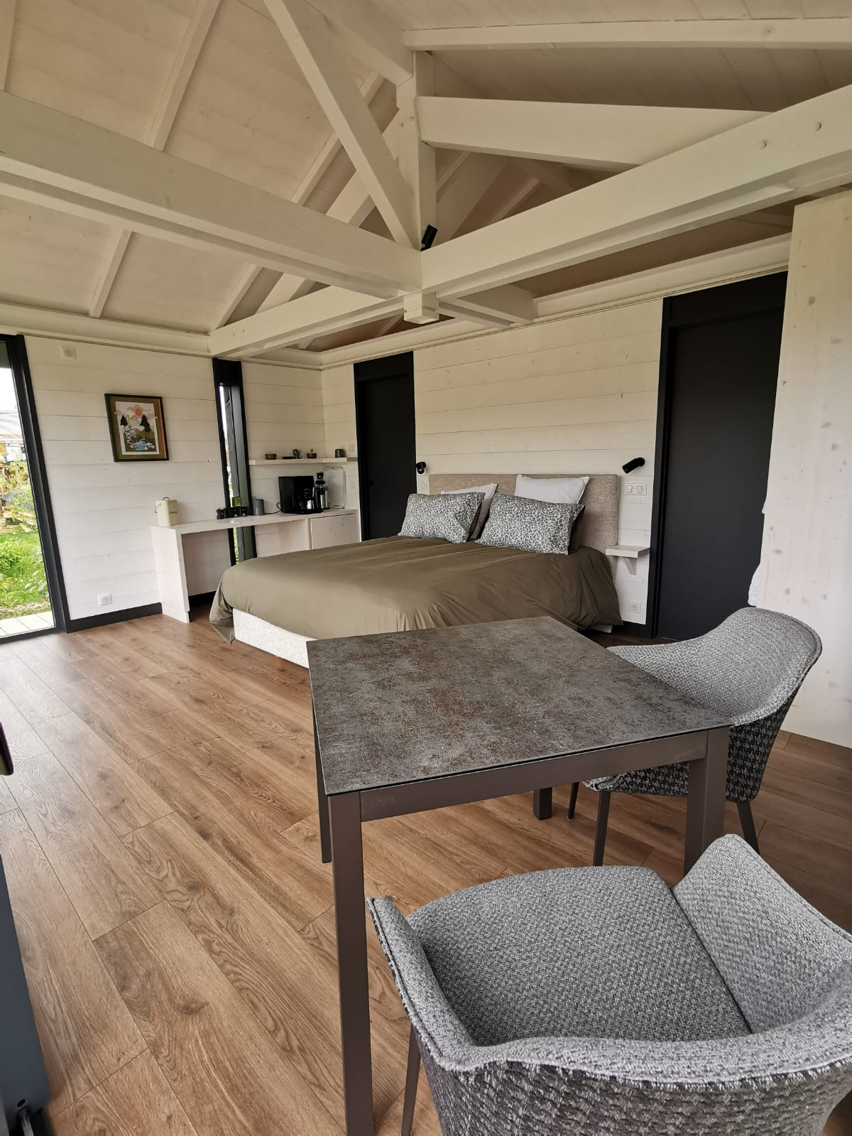 Les Logettes de Caroline — Ecolodge avec Bain Nordique à Jura à Foncine-le-Haut — espace de vie