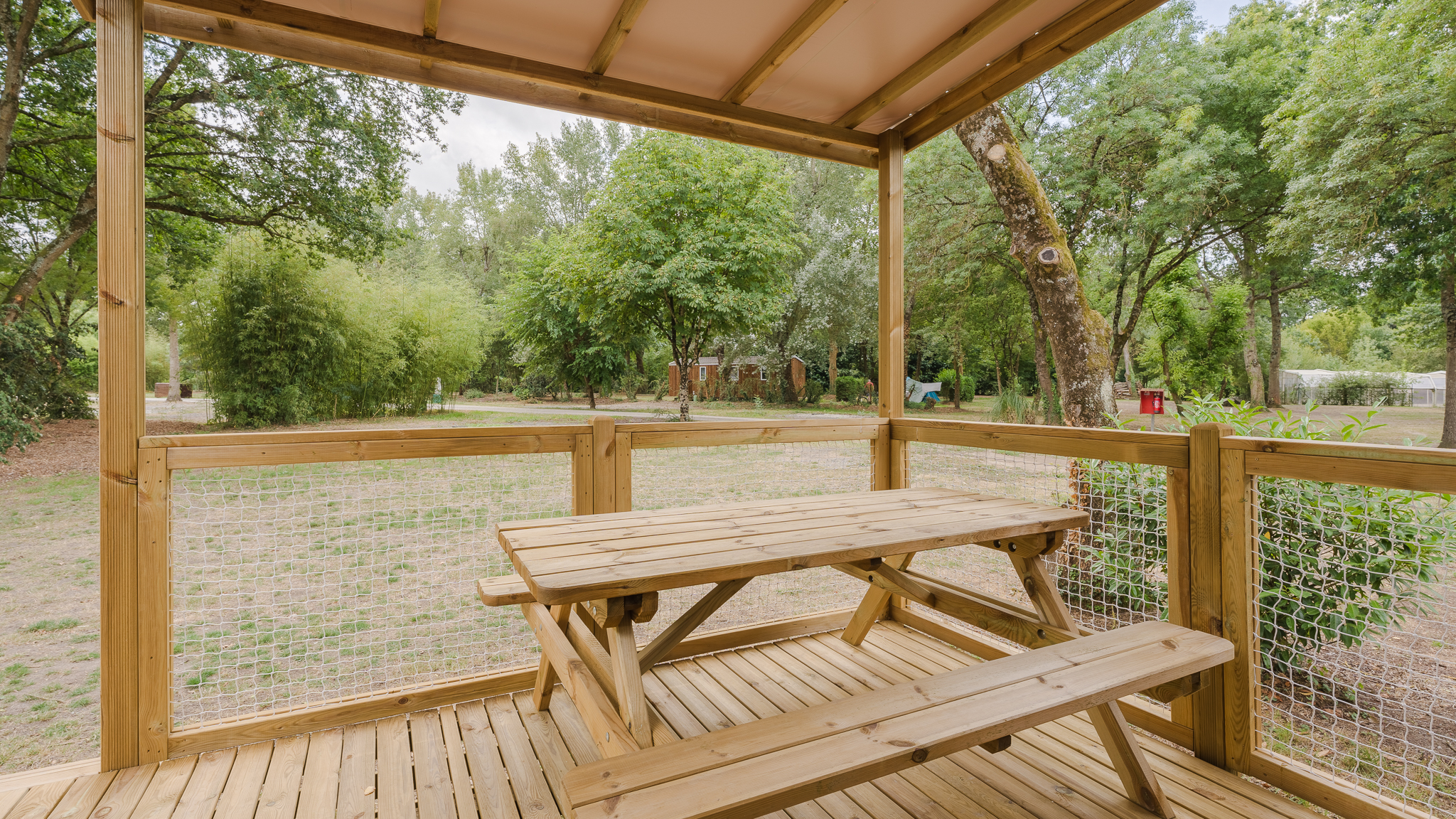 Cottage Prestige : un chalet enchanteur en pleine nature à Saint Julien De Concelles — vue depuis la terrasse