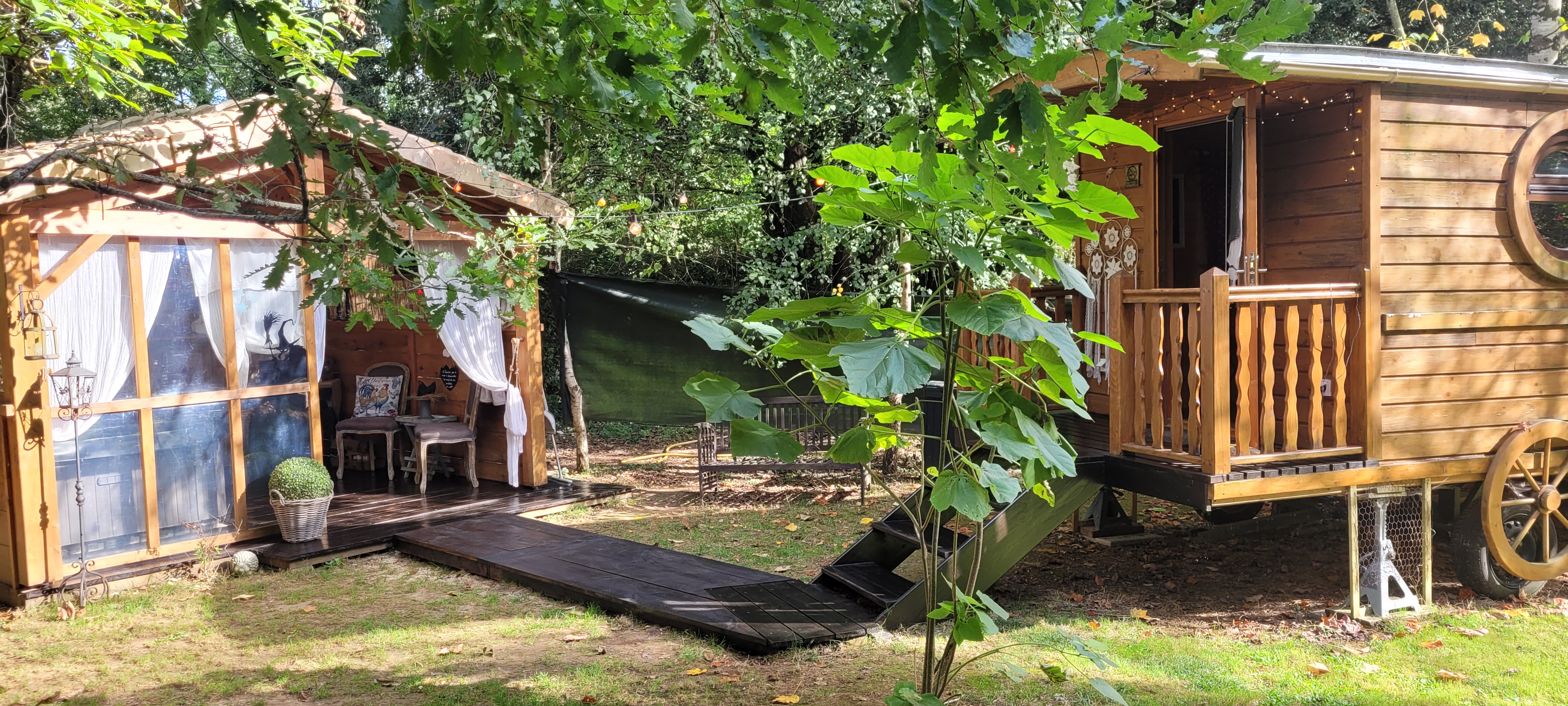 La roulotte d'Emilie : une escapade bien-être en Poitou-Charentes à Beurlay — vue depuis la terrasse