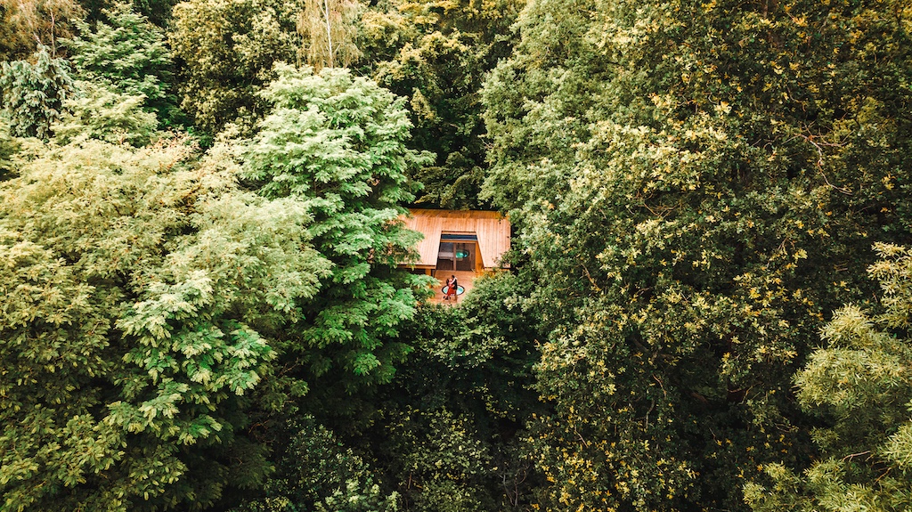 Cabane Spa Harmonie : une immersion dans les arbres en Picardie à Rosoy-En-Multien — salle de bain