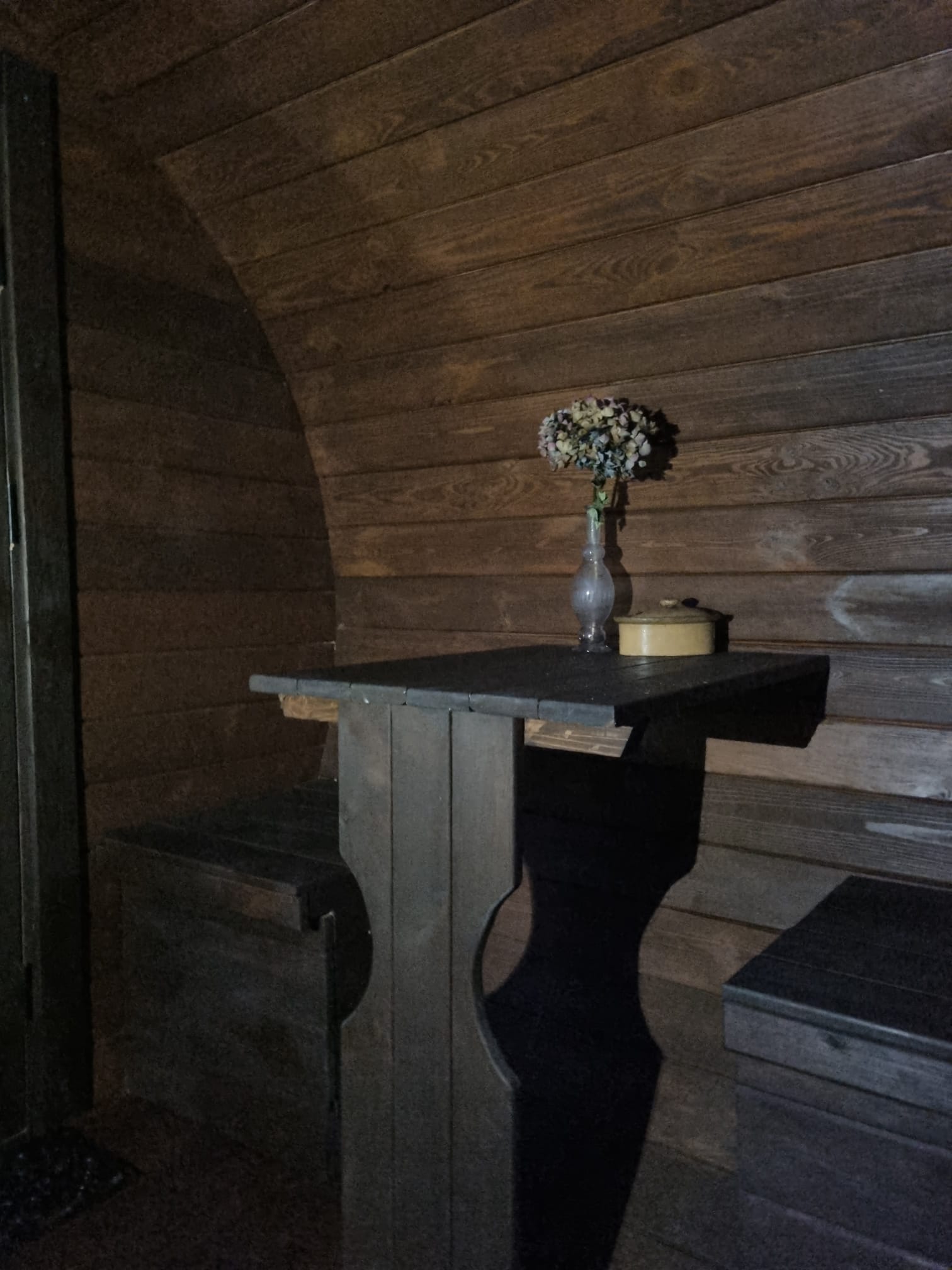 La cabane Tonneau — Séjour cocooning avec spa à Indre à Châteauroux — détail architectural