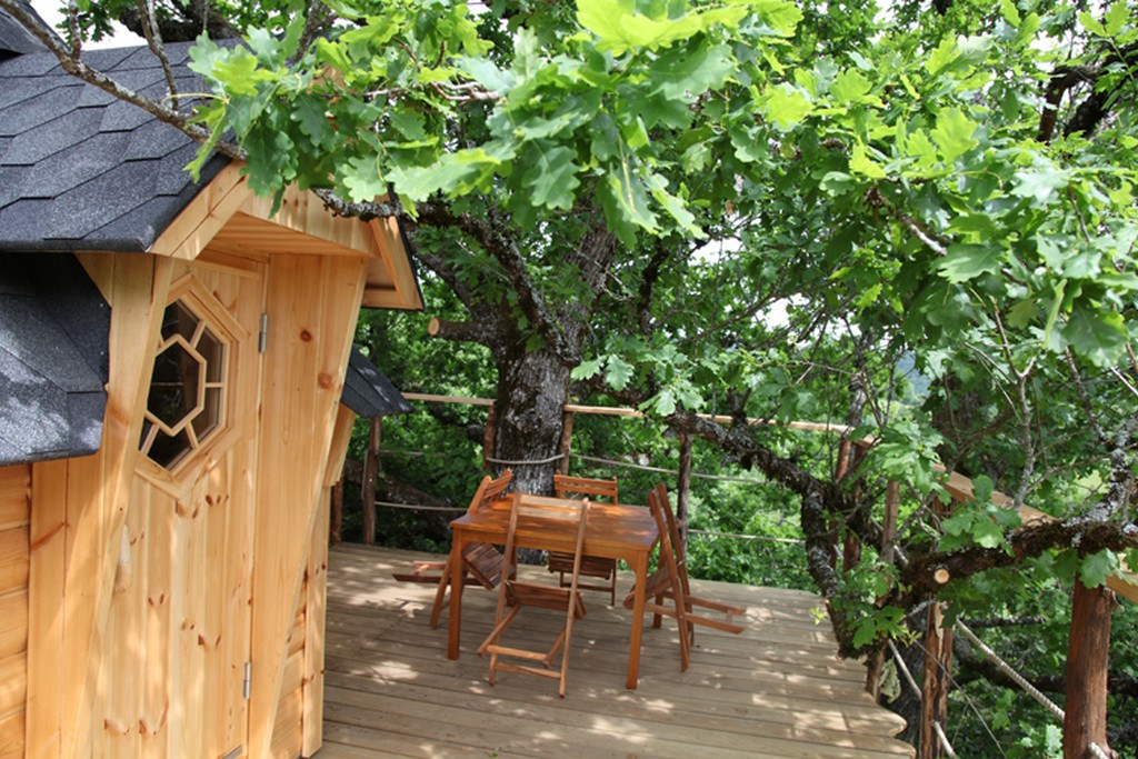 Évasion en cabane dans les arbres à Nonette à St Simon — vue intérieure