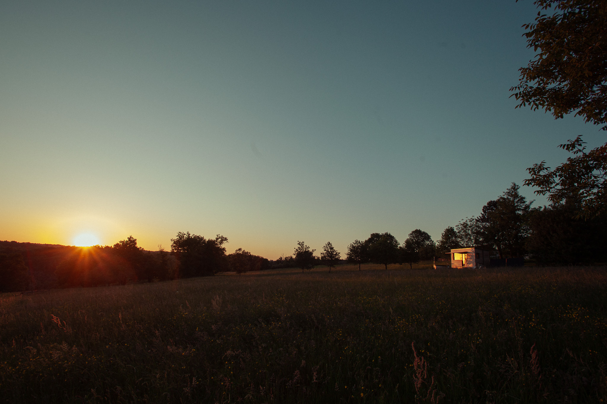Lodge cosy & spa — Tiny House avec bain nordique en Dordogne à Pépiite Périgord Vert — cuisine