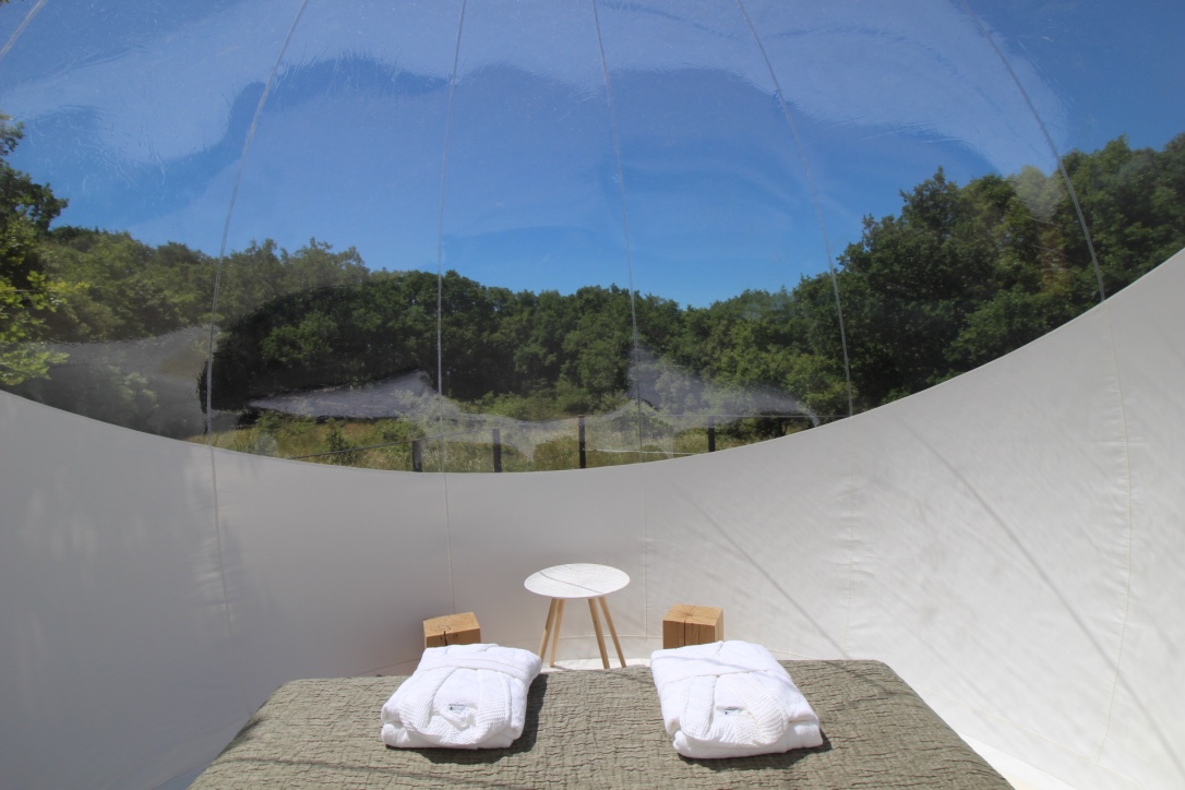 Bulle "Croix du Sud" — Nuit étoilée avec piscine chauffée à Drôme à Les Esplanes — vue depuis la terrasse