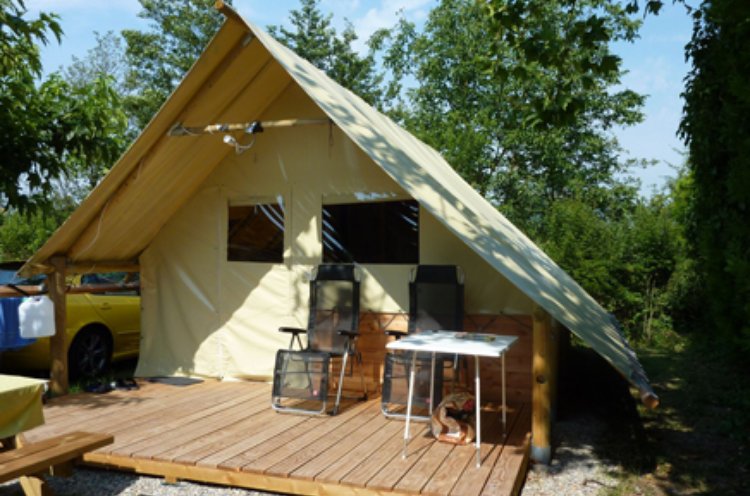 Tente Lodge en Provence : une évasion sensorielle pour deux à L'isle-Sur-La-Sorgue — espace de vie