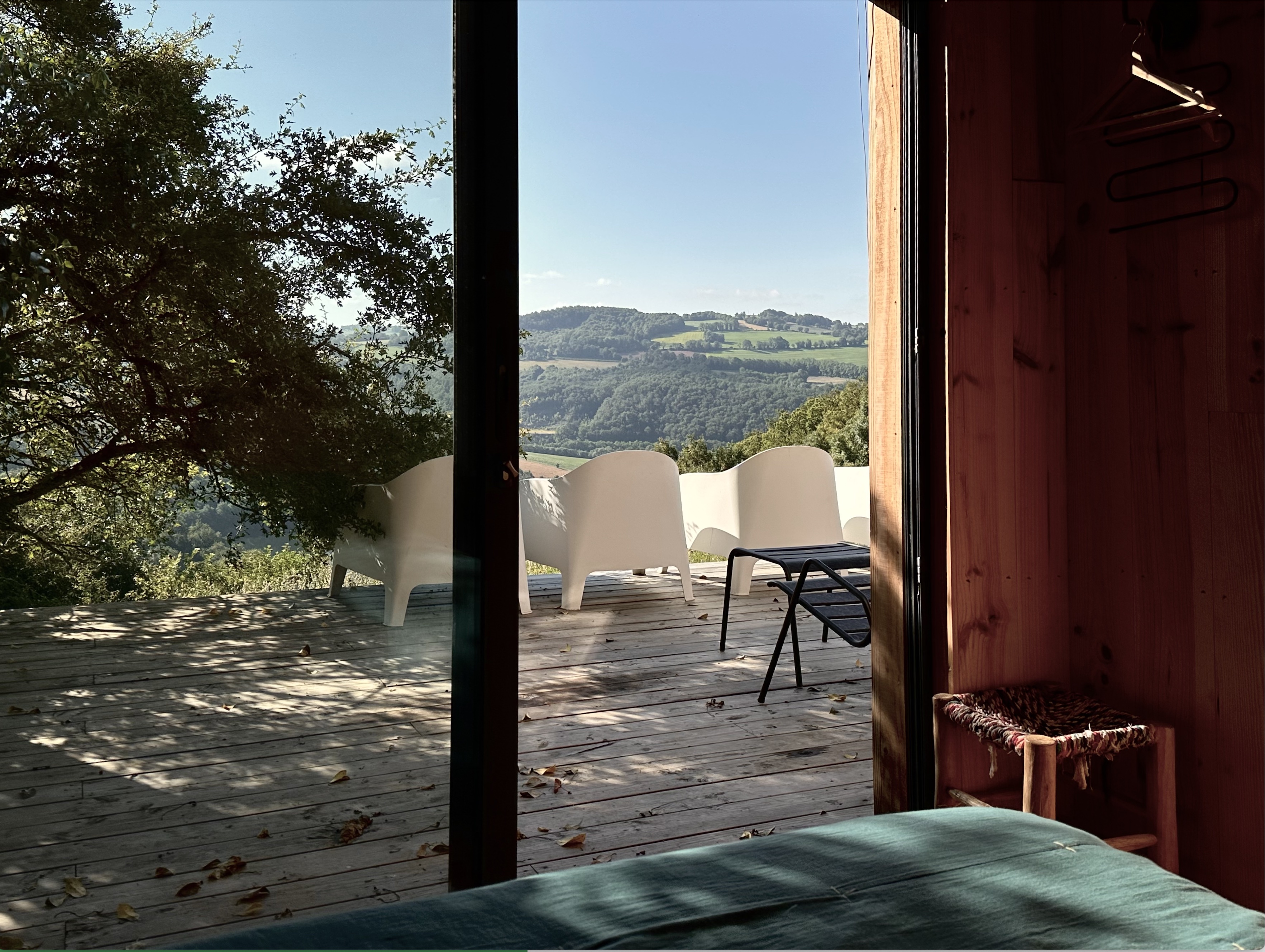 Évasion en cabane au bord du lac en Midi-Pyrénées à Teillet — espace de vie