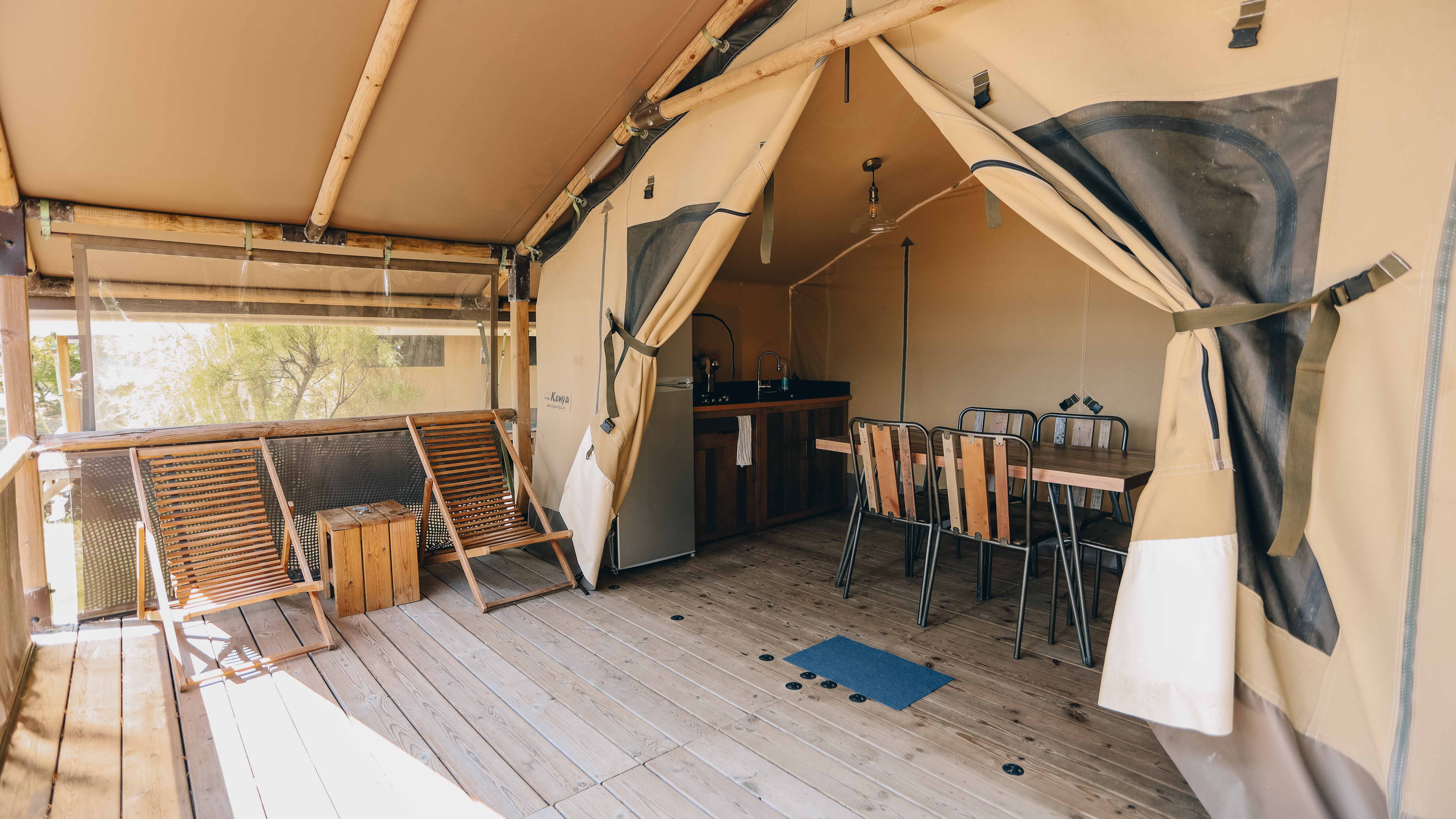 Vivez l'expérience unique d'un Bungalodge en Poitou-Charentes à Les Portes-En-Ré — environnement naturel