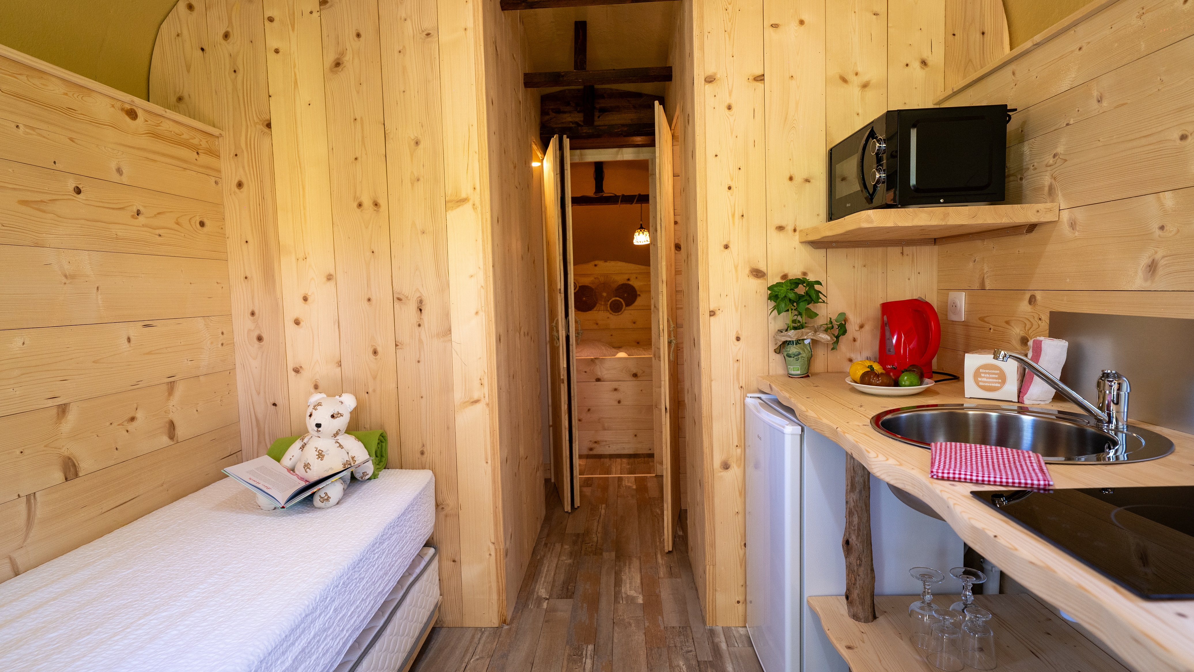Cabane de Vendredi : une évasion en pleine nature à Bar Sur Aube — vue intérieure