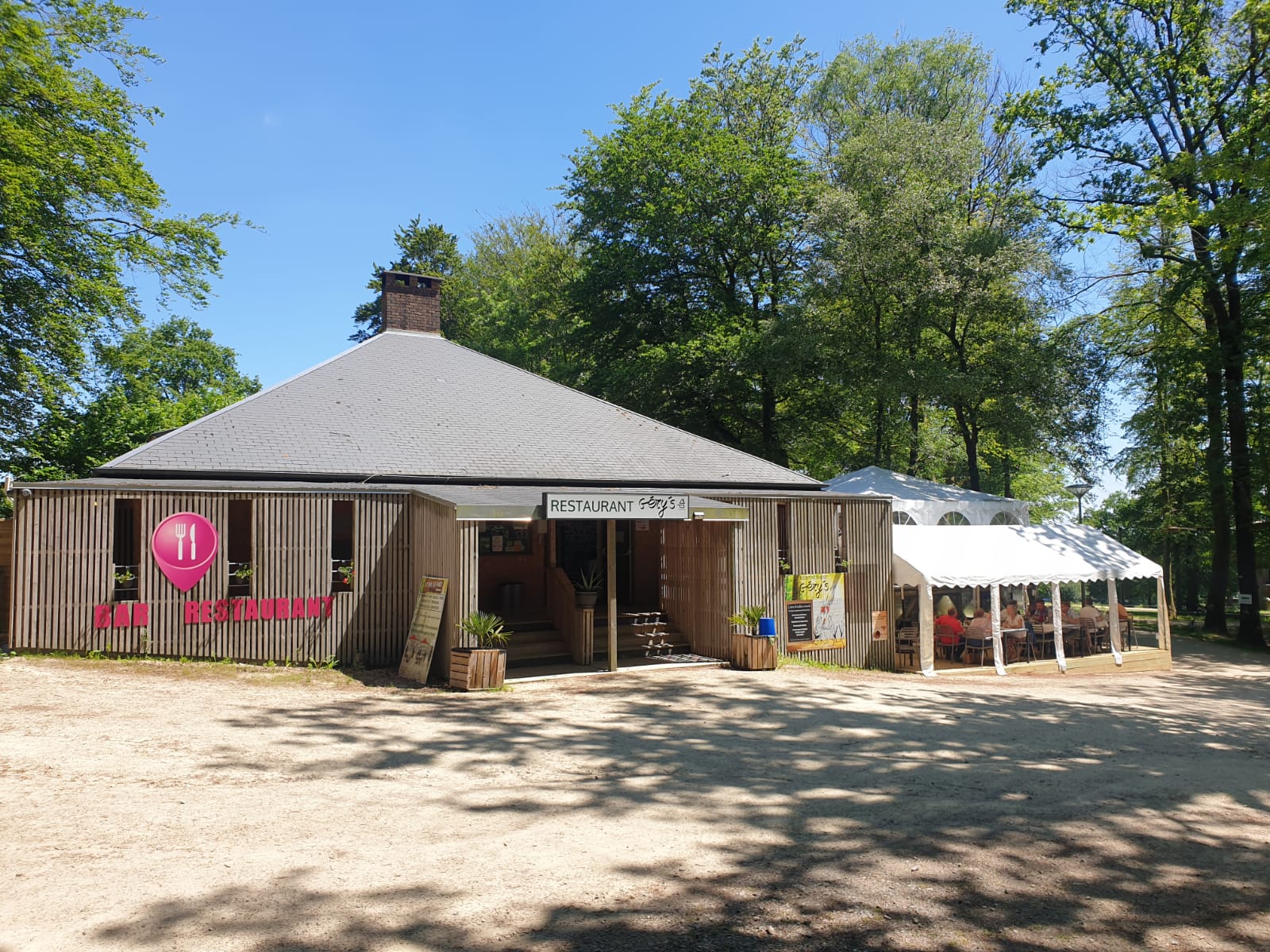 Gîte Charbonnier : un refuge avec spa privatif en Basse-Normandie à Saint-Sever-Calvados — environnement naturel