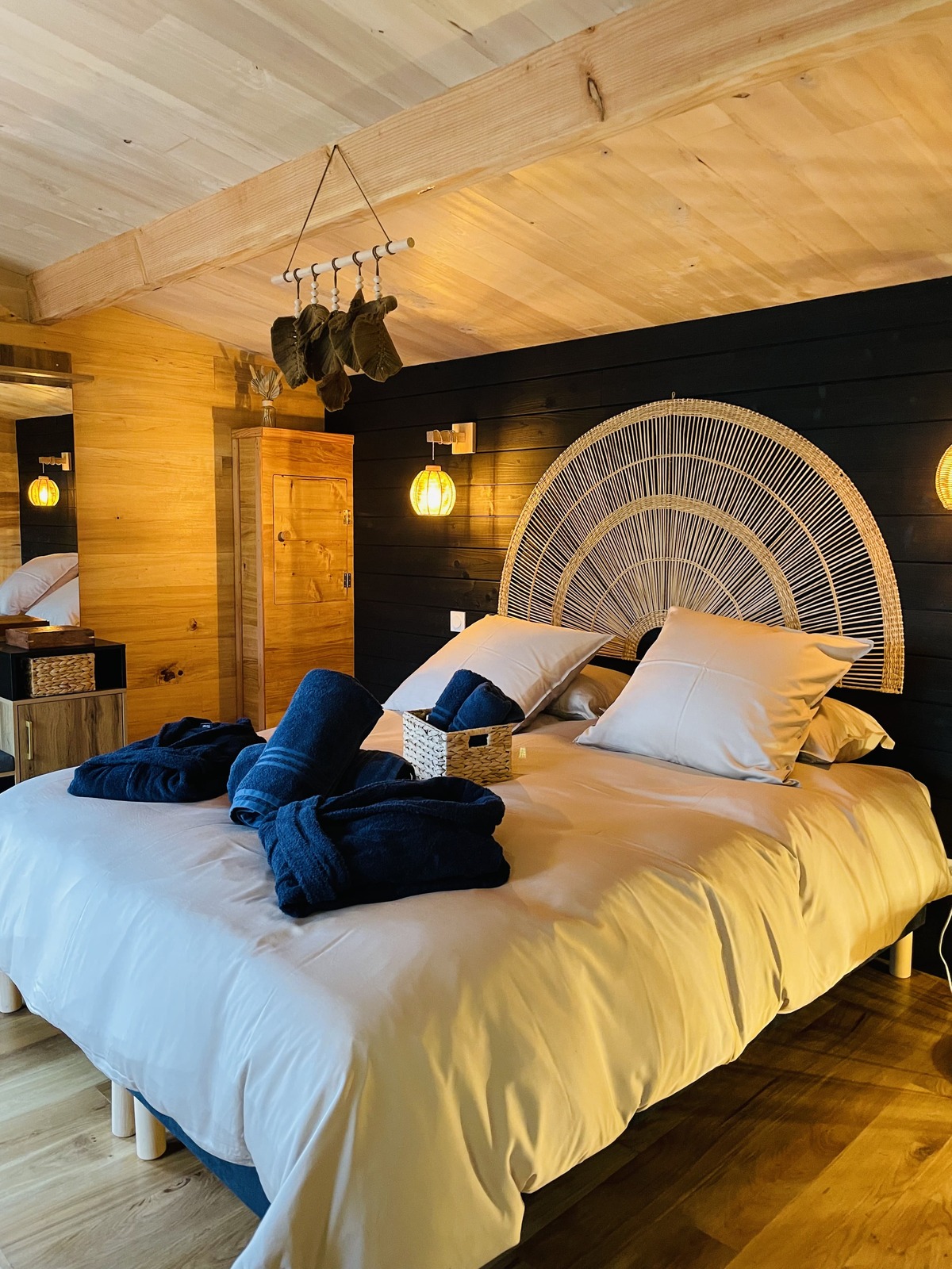 La Cabane Feu de Forêt — Cabane sur pilotis avec spa privatif à Haute-Garonne à Toulouse — espace de vie