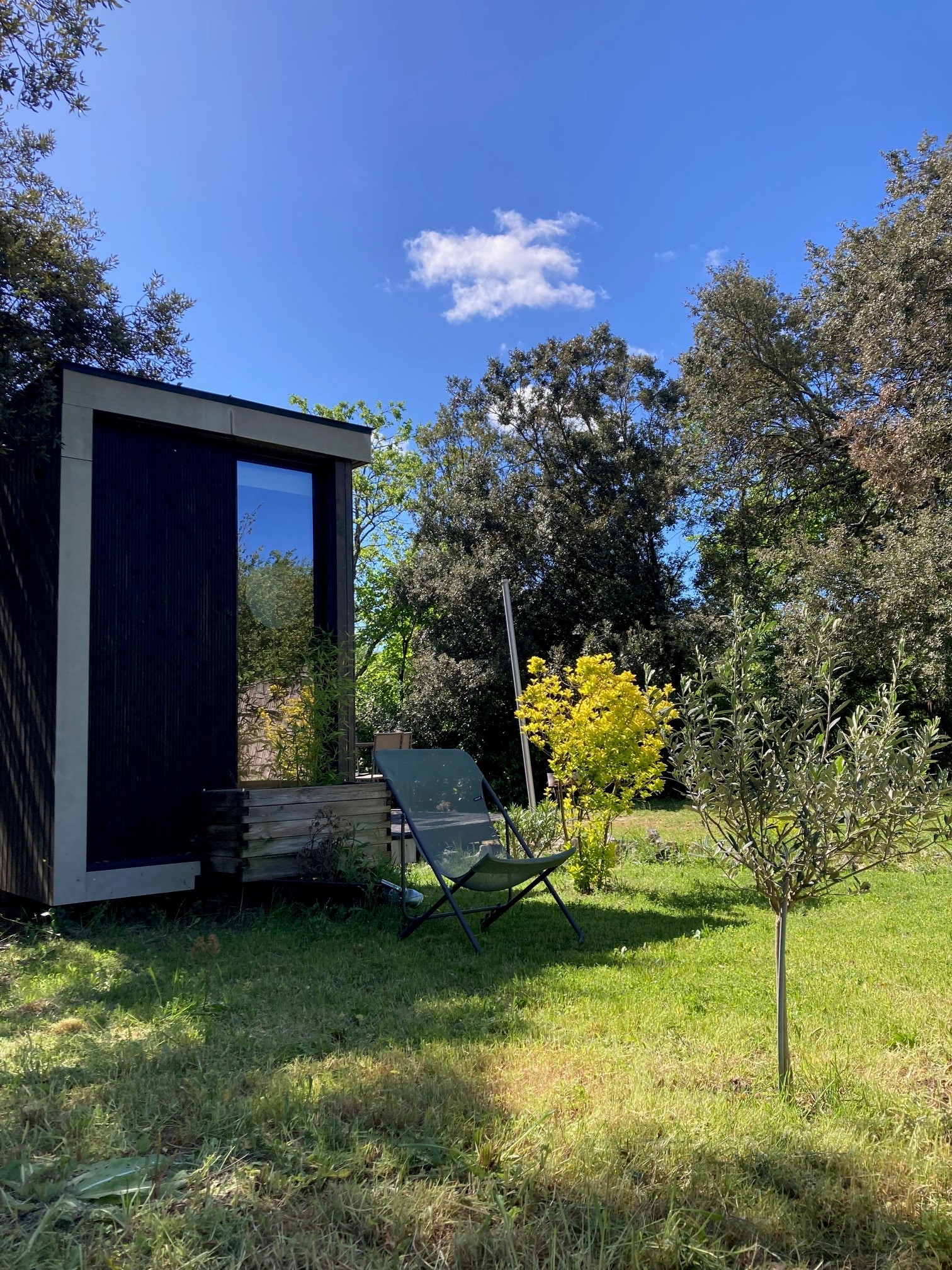 Tiny House Joy : une évasion insolite en Languedoc-Roussillon à Le Garn — espace de vie
