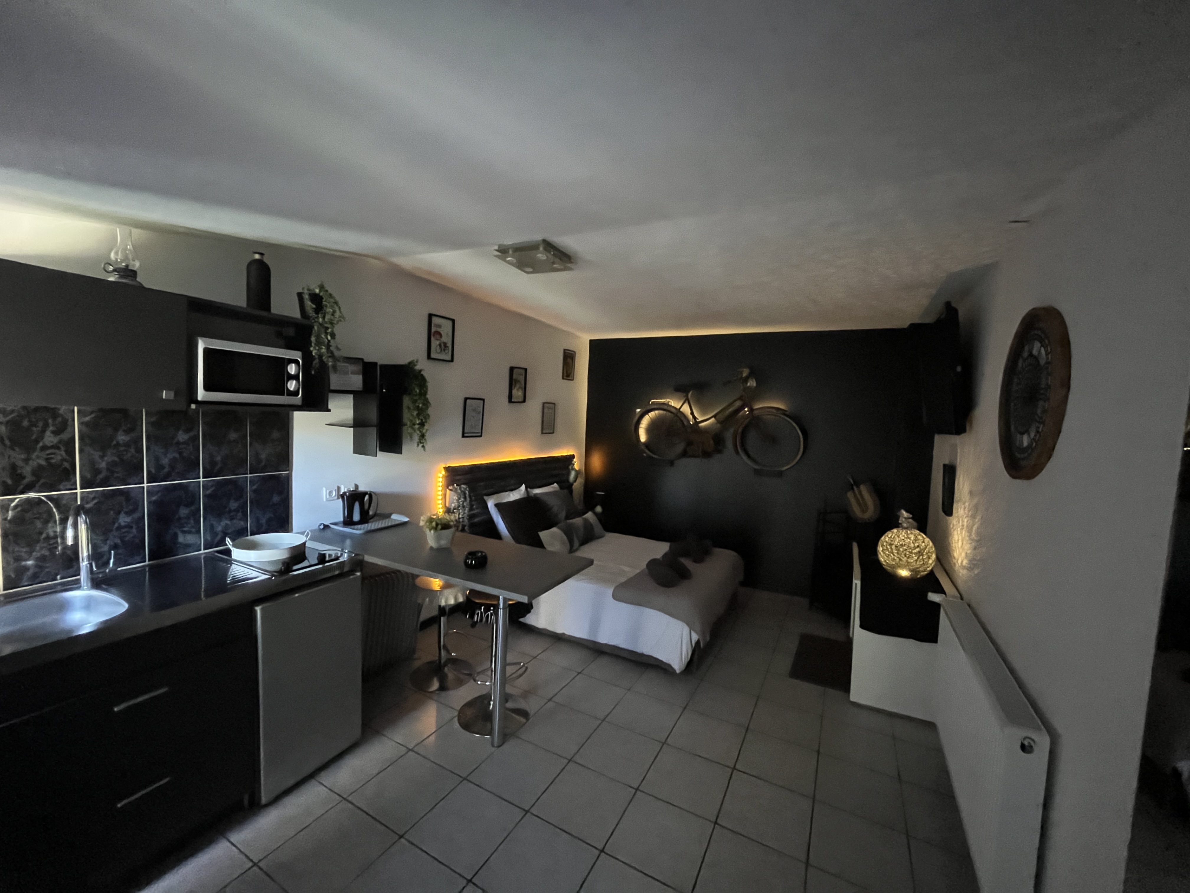 Studio Solex — Chambre à thème avec spa à Albi (Tarn) à Albi — espace de vie