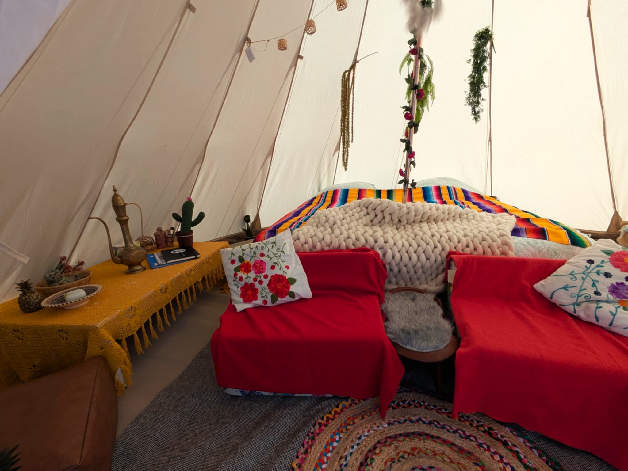 Tente Bellavista — Séjour insolite dans un tipi avec spa en Allier à Marcenat — environnement naturel