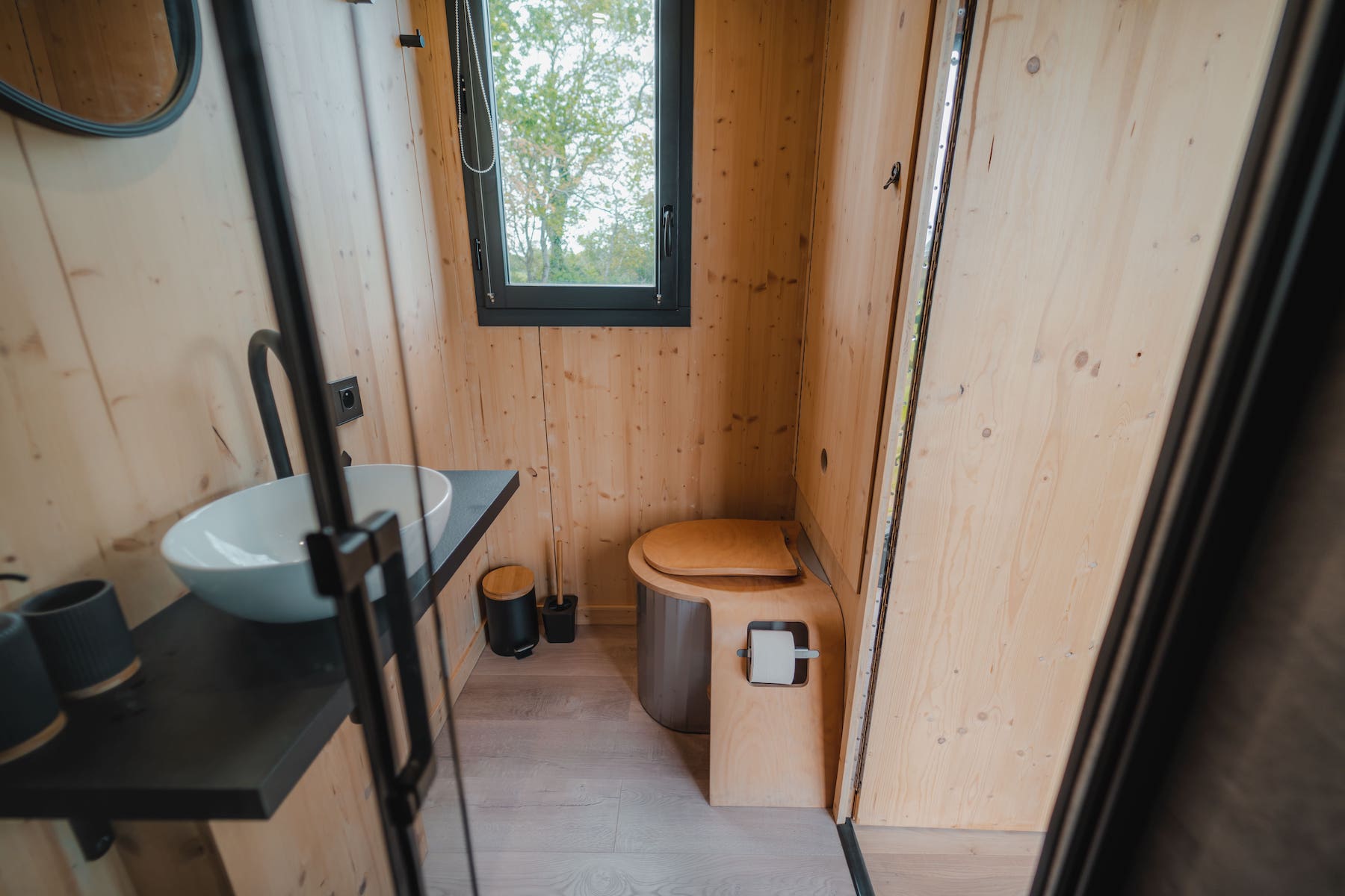 Une escapade insolite dans une Tiny House en Bourgogne à La Celle St Cyr — environnement naturel