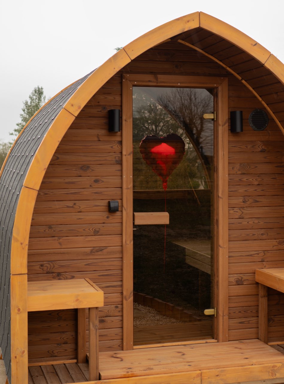 LA ROULOTTE DU RANCH — Roulotte avec Bain Nordique à Meurthe-et-Moselle à Nancy — cuisine