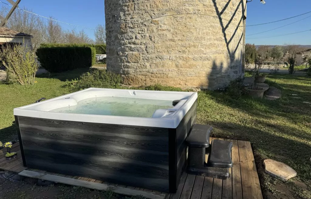 Le moulin de Brunard — Moulin avec jacuzzi à Lot à Aujols — espace de vie