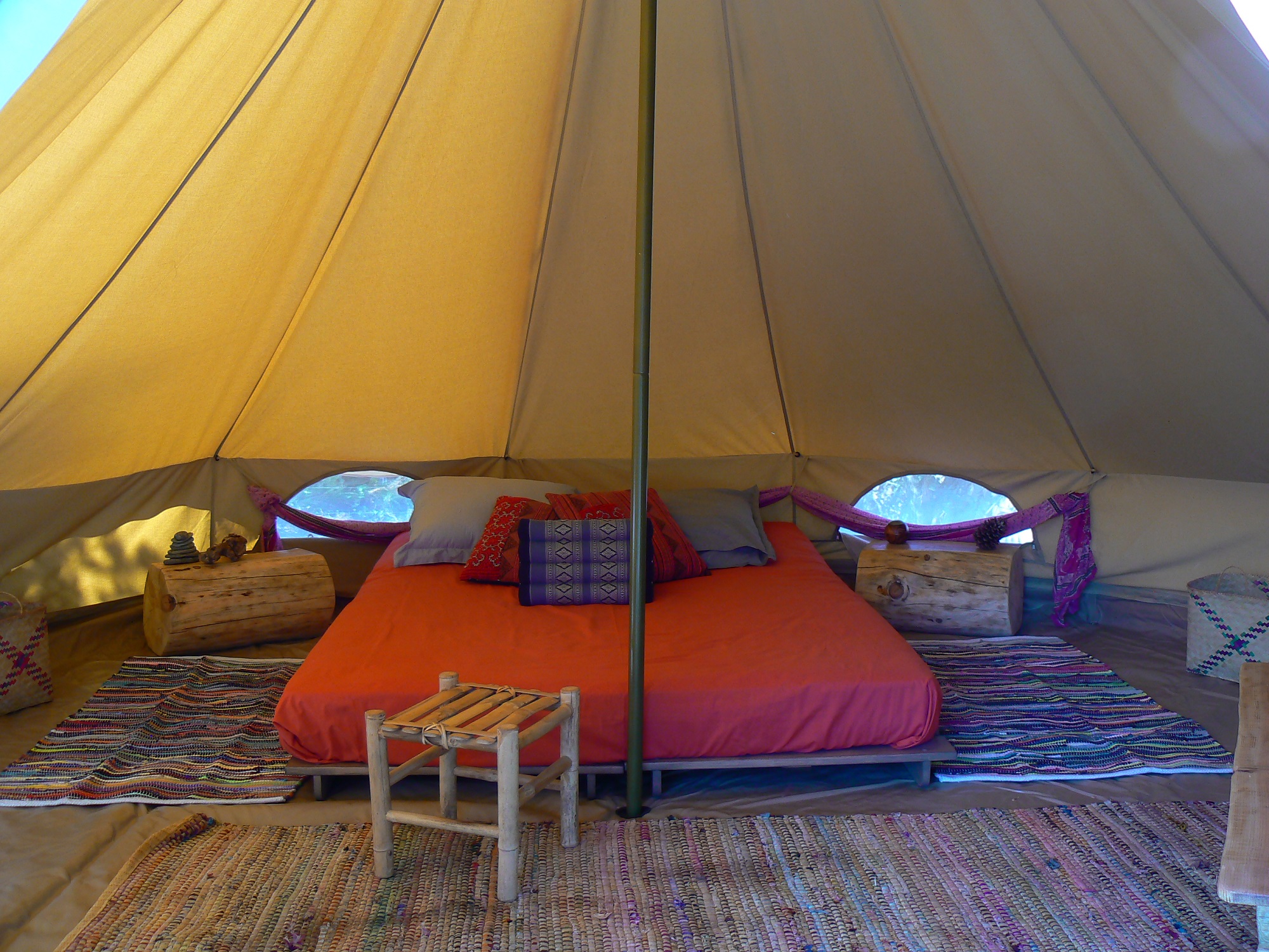 Tente Mouss : une escapade insolite en pleine nature à Chambon — chambre