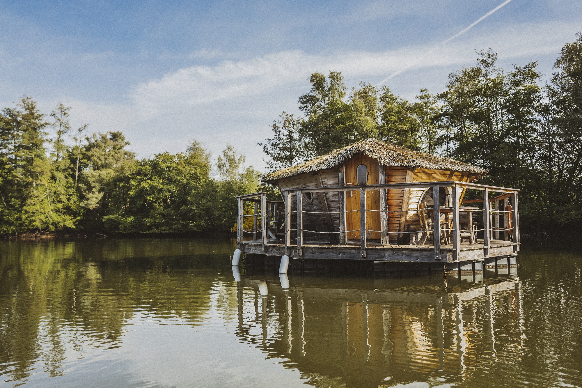 Cabane Spa Lagon : une évasion sur l'eau en Franche-Comté à Chassey-Lès-Montbozon — espace de vie