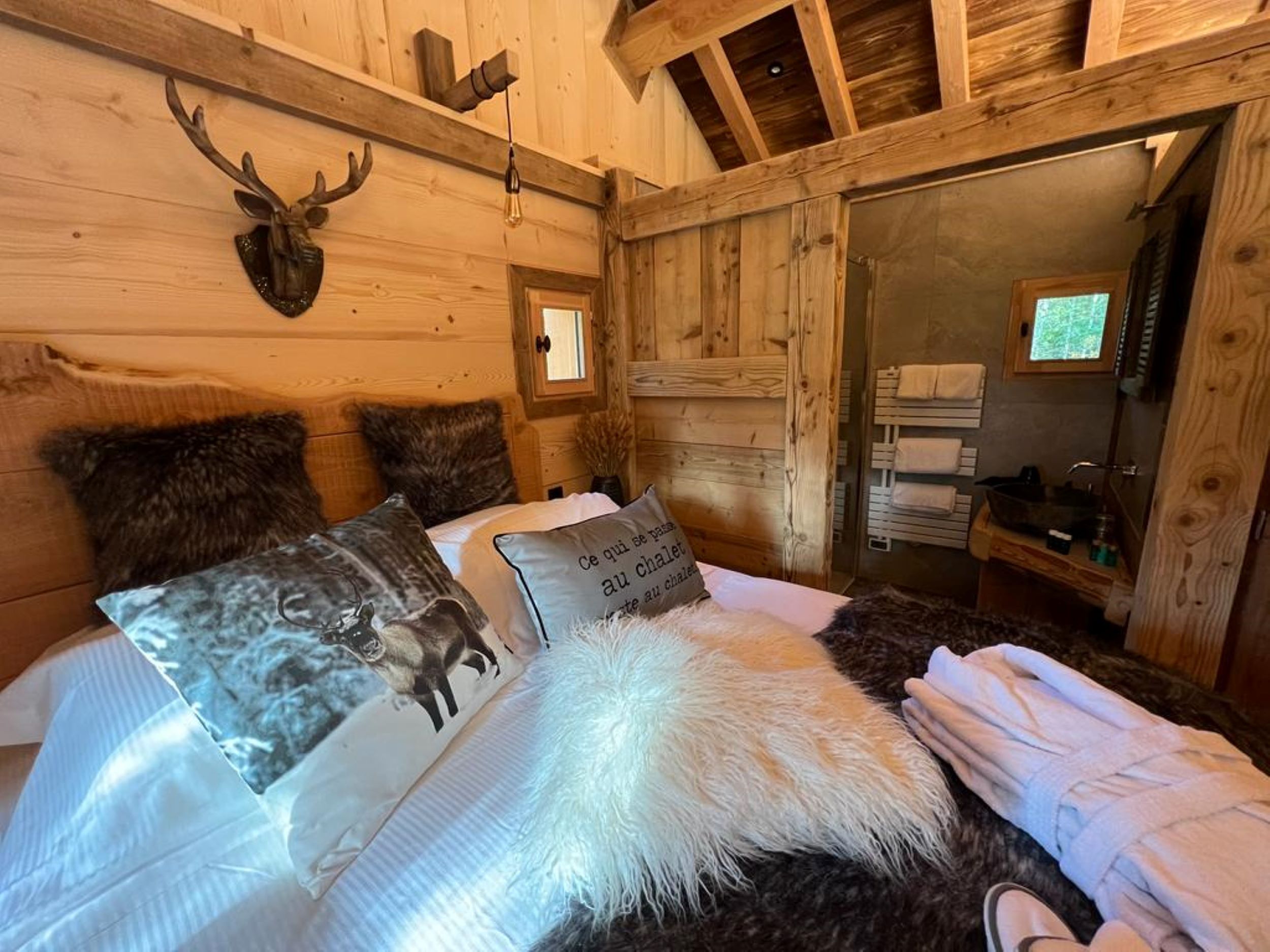 Cabane La Champvent : une évasion bien-être en Franche-Comté à Petite Chaux — salle de bain