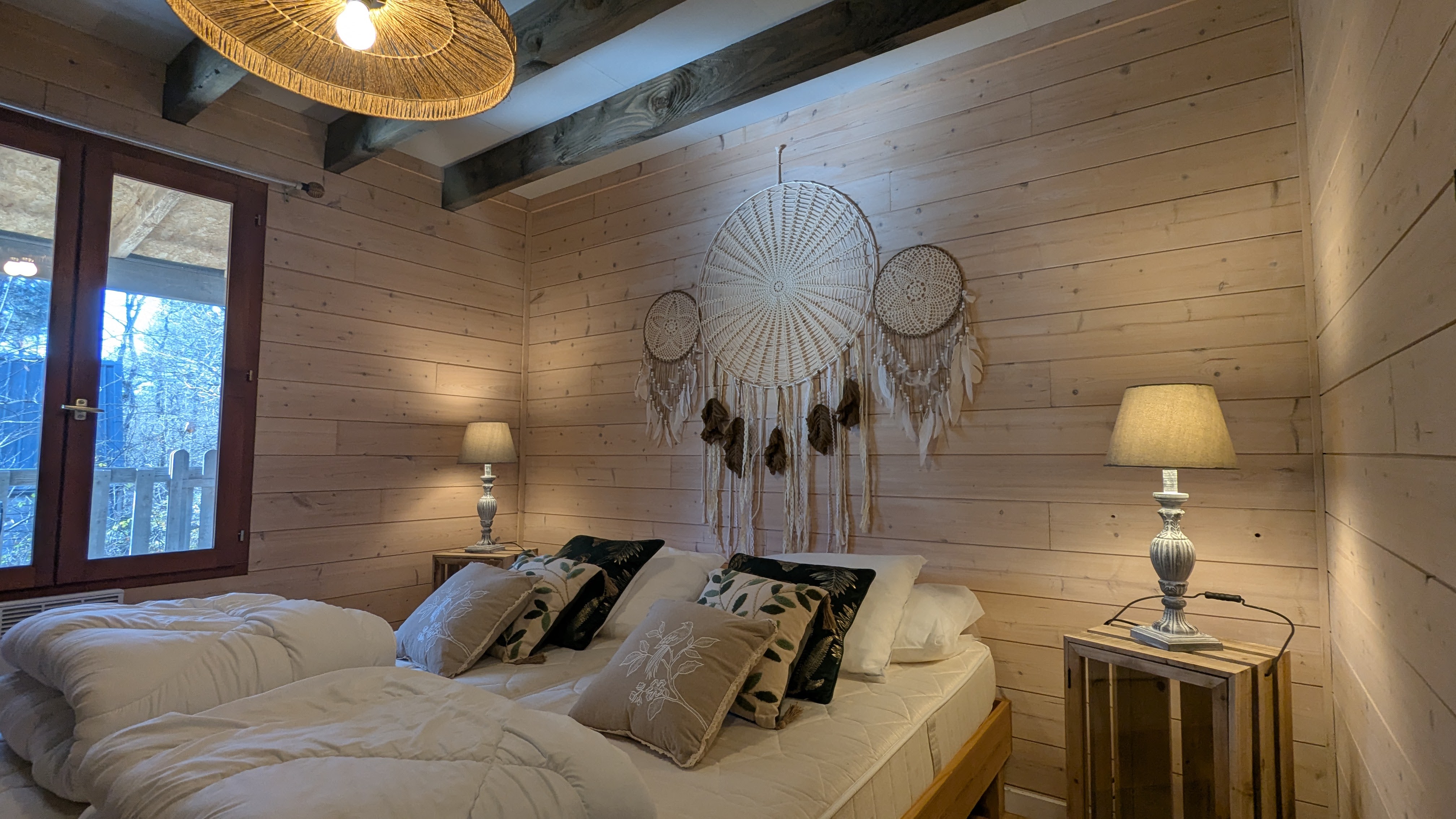 Chalet Grand Chêne : une évasion romantique avec spa privatif à Biron — espace de vie