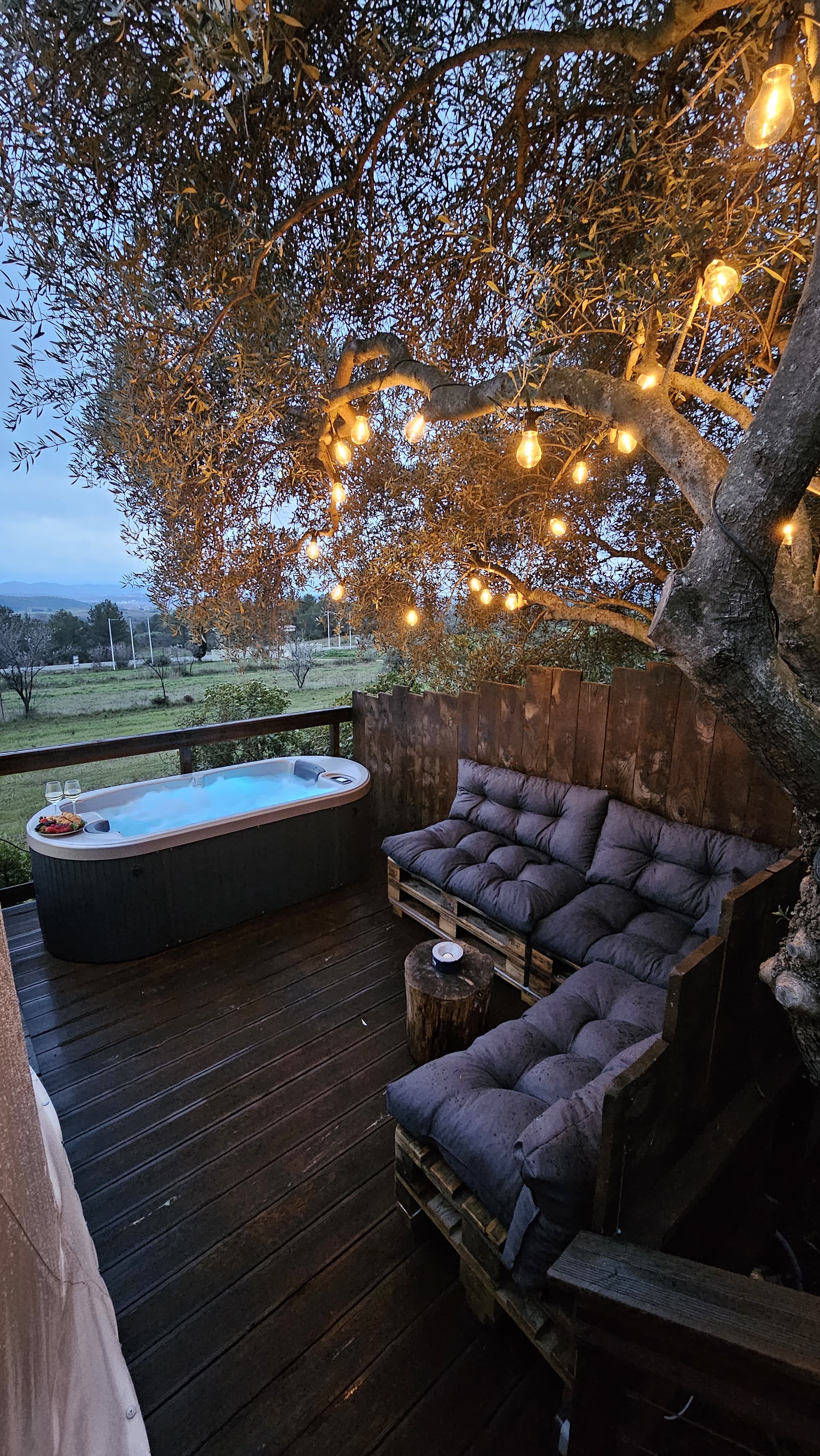 Luxo Dôme & Spa privatif — Dôme avec jacuzzi à Var à Carnoules — espace de vie