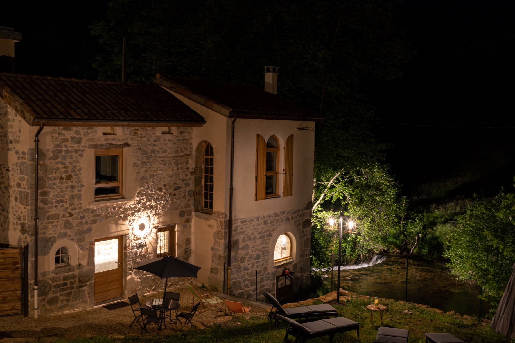 La Chapelle-Moulin & SPA — Hébergement insolite avec spa à Loire à Bourg-Argental — vue depuis la terrasse
