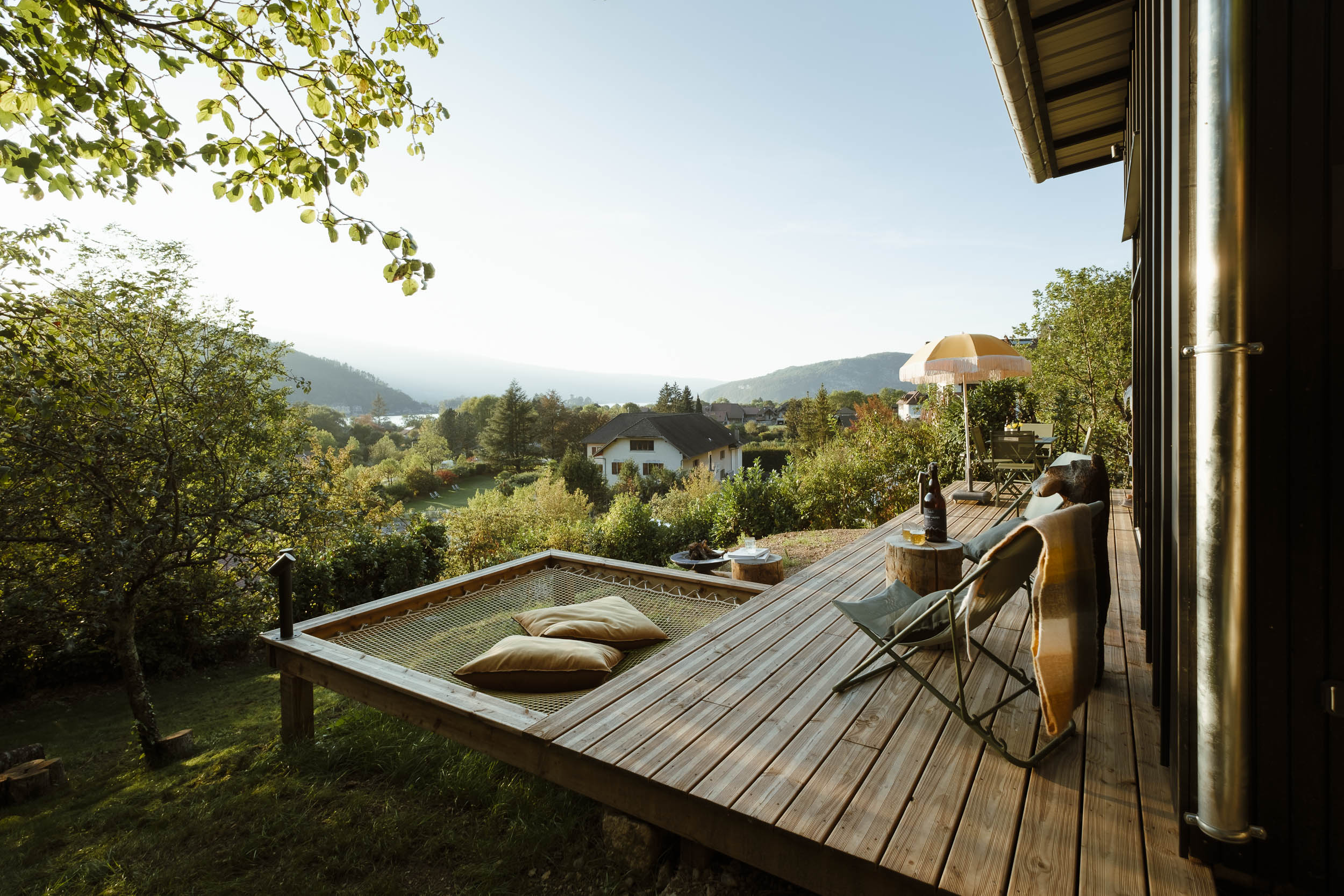 Acmé Lodge vue lac — Tiny House avec bain norvégien à Haute-Savoie à Annecy — vue intérieure