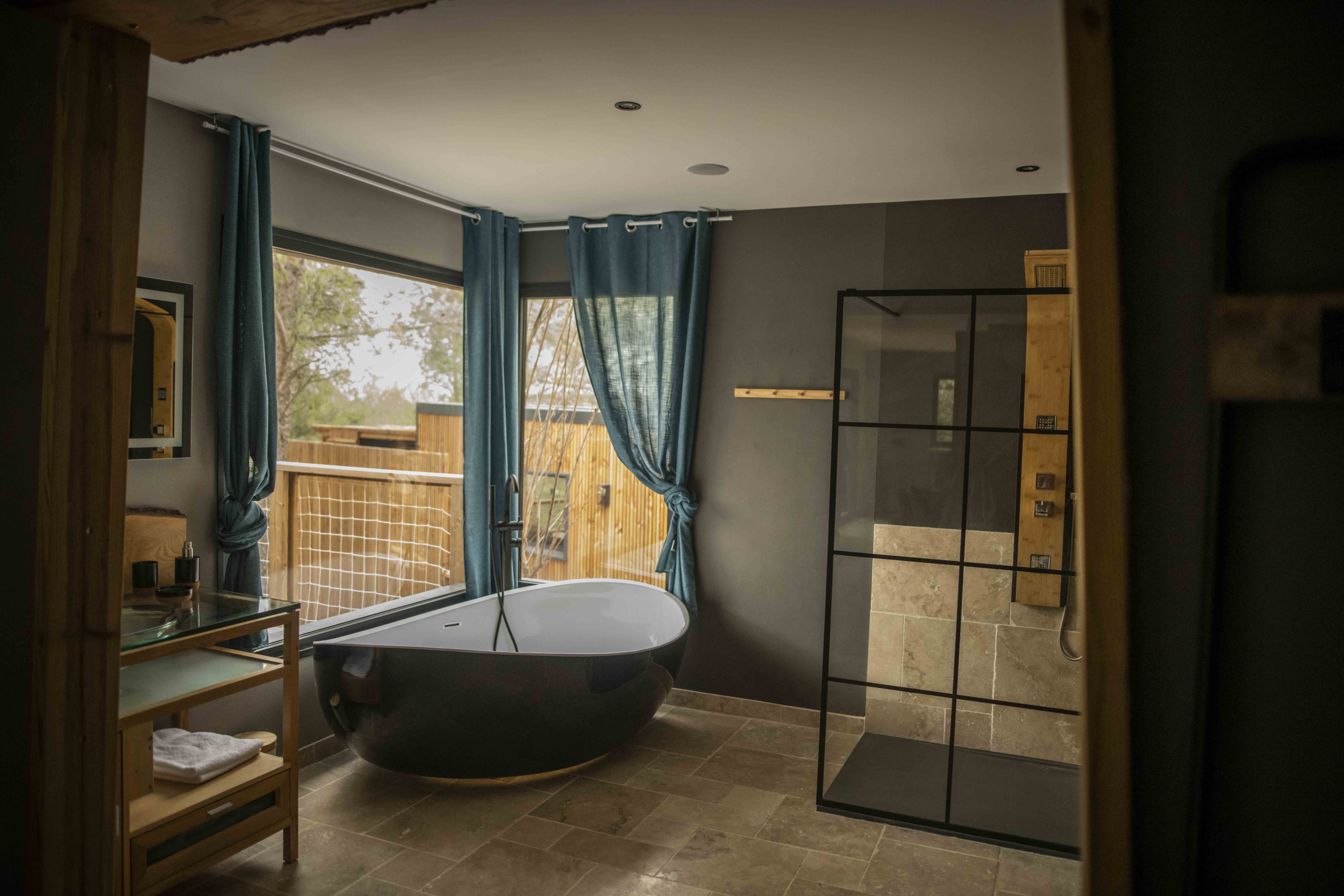 Villa Couple Baignoire Jacuzzi — Cabane sur pilotis à Gard à Saint-Jean-du-Gard — cuisine
