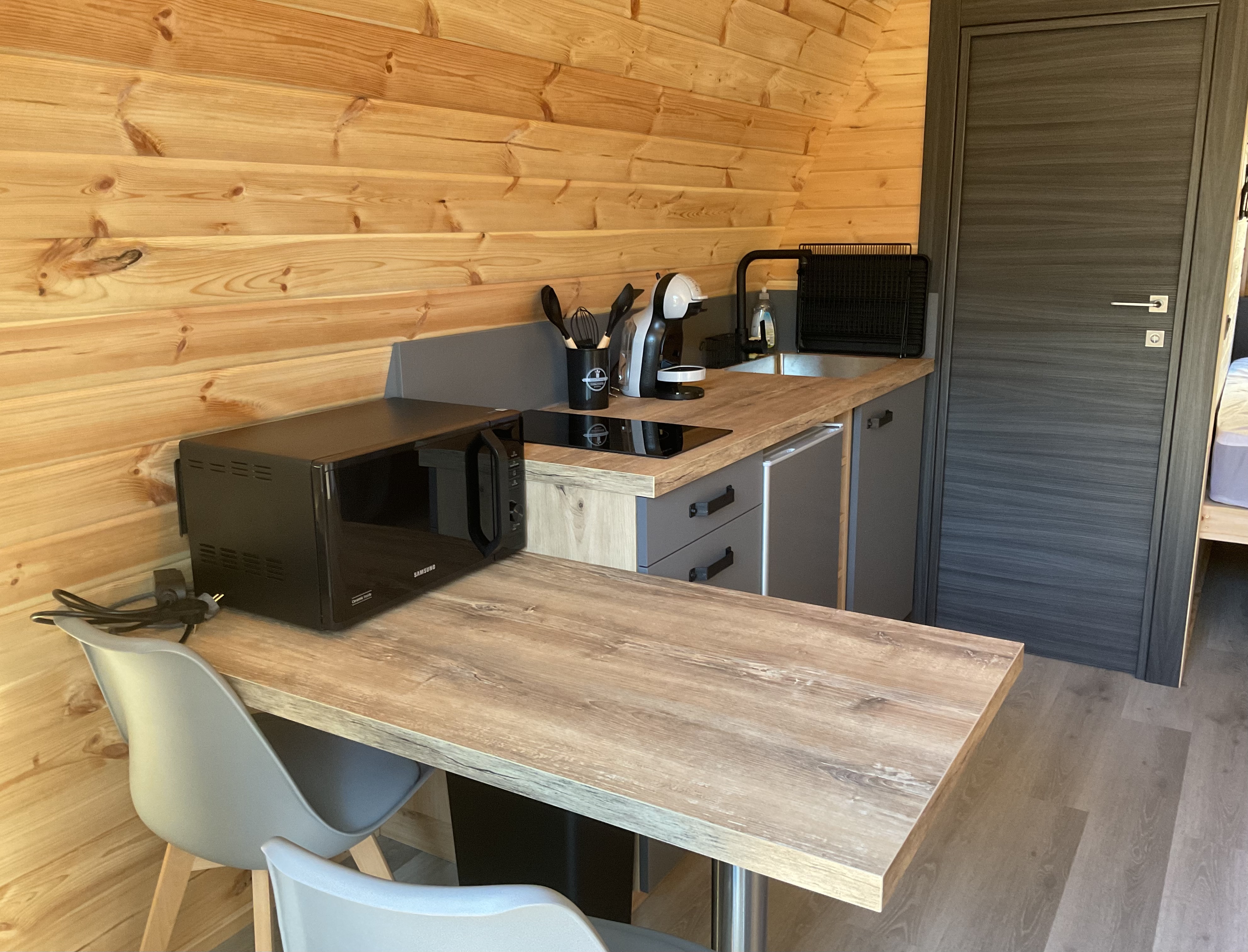 Le Mauzac & spa : un pod enchanteur en Languedoc-Roussillon à Saint Hilaire — cuisine