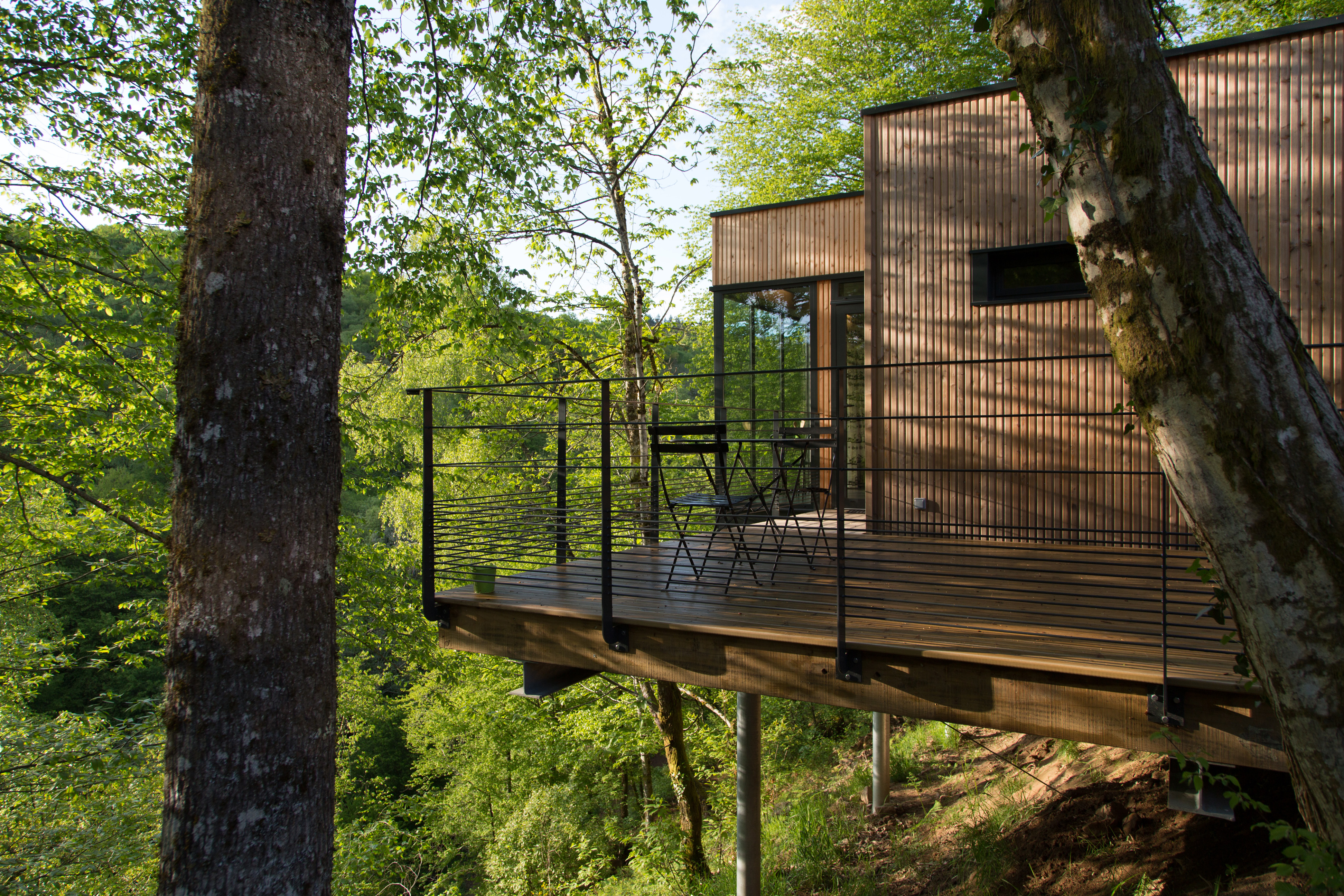 Cabane Epicéa : une expérience suspendue dans les arbres à Meyrignac L’Eglise — chambre