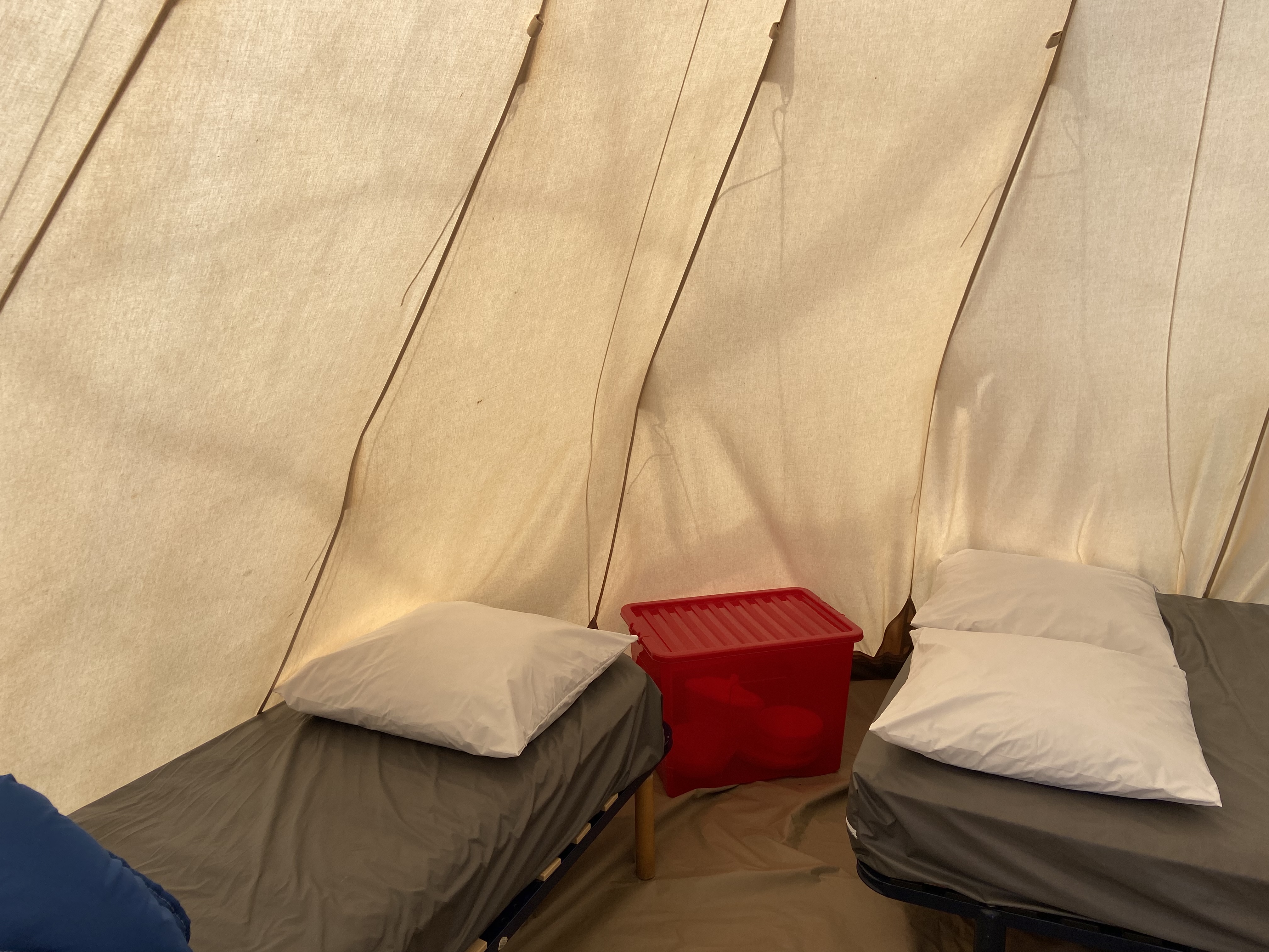Tente insolite tipi 2/4p — Séjour authentique au Camping Paradis en Hérault à Montpellier — salle de bain
