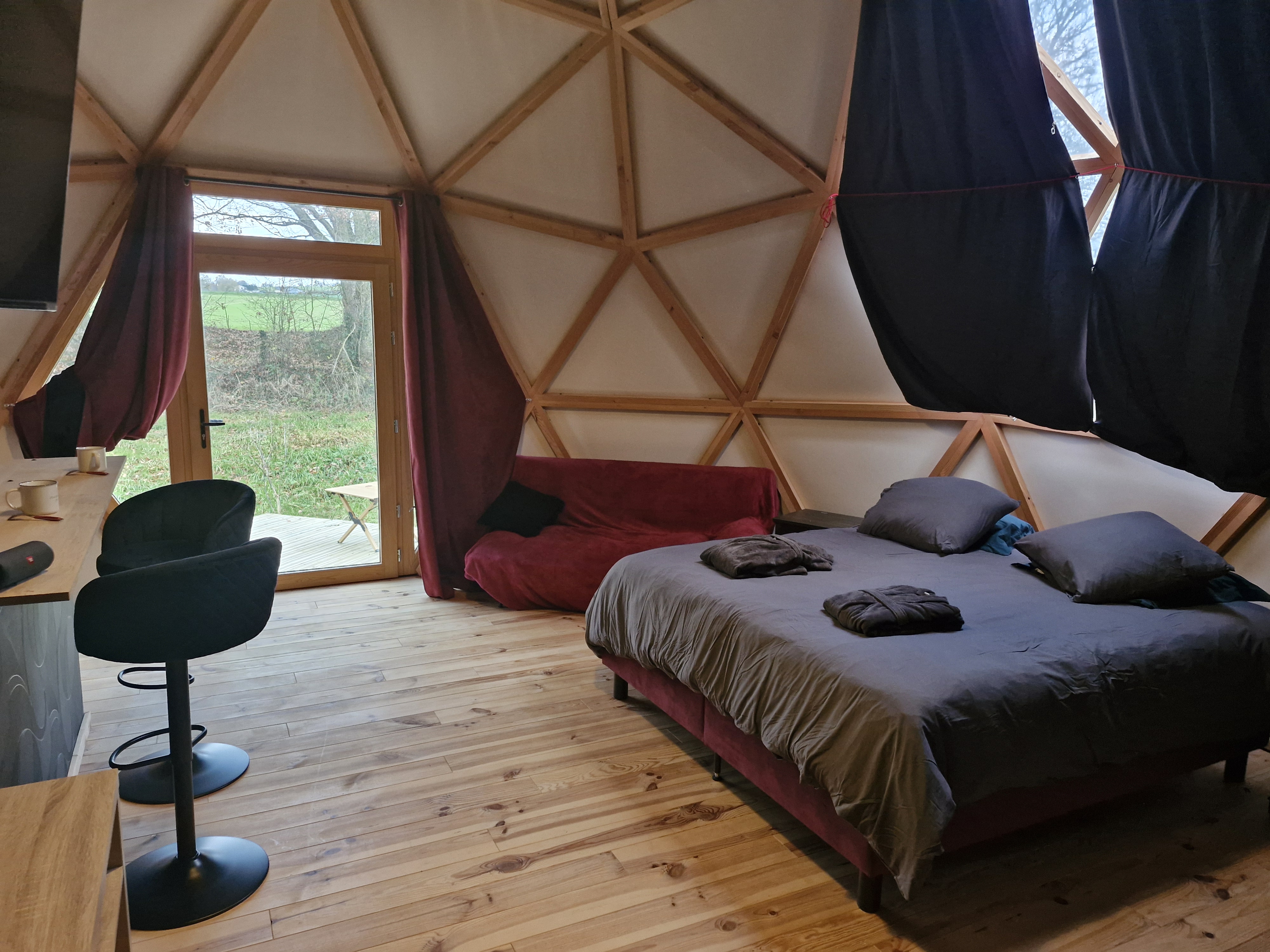 Le Dôme de Cœur — Séjour romantique avec spa à Sancerre (Cher) à Sancerre — espace de vie